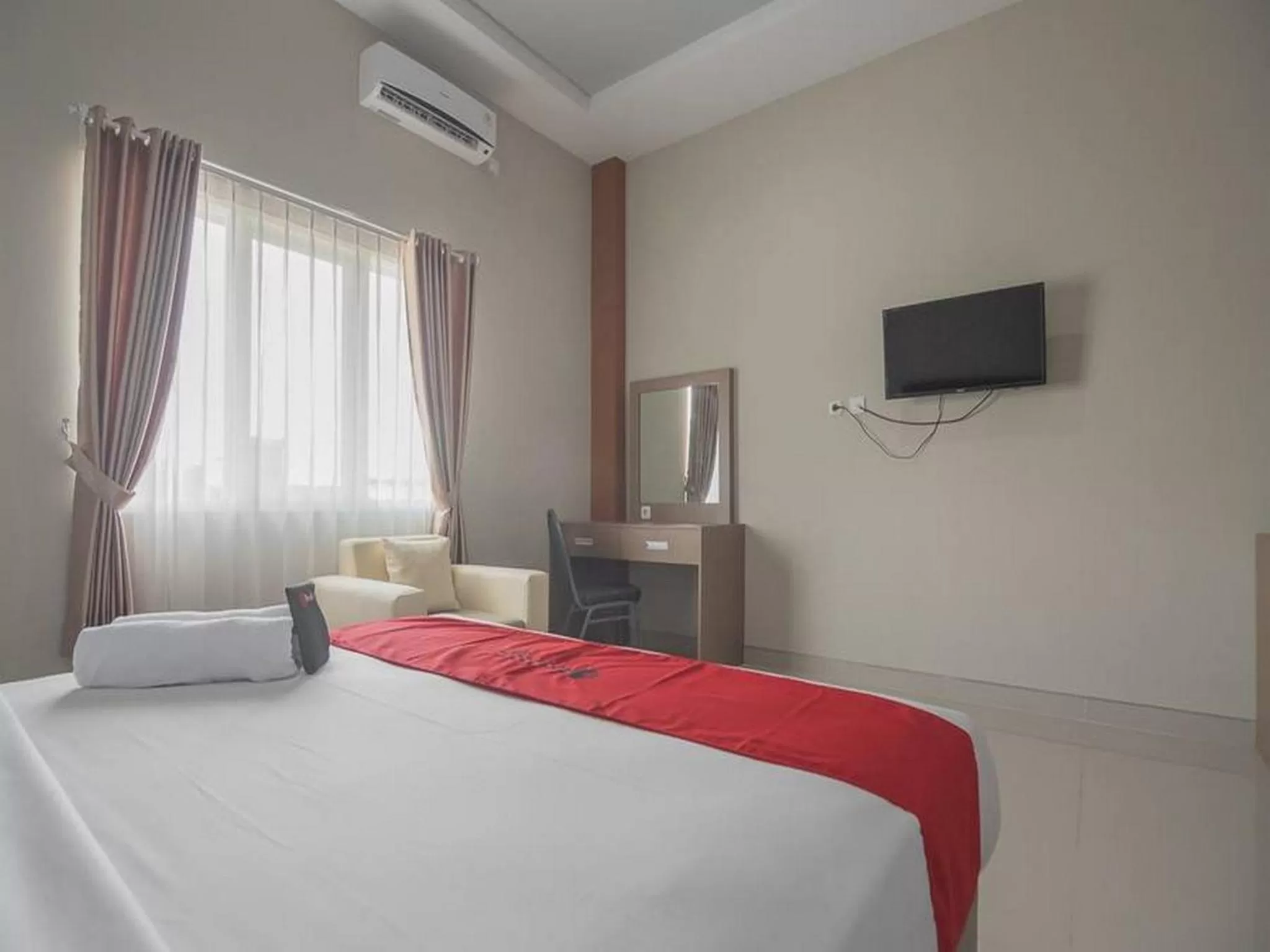 Bedroom, Bed in RedDoorz near Islamic Center Samarinda