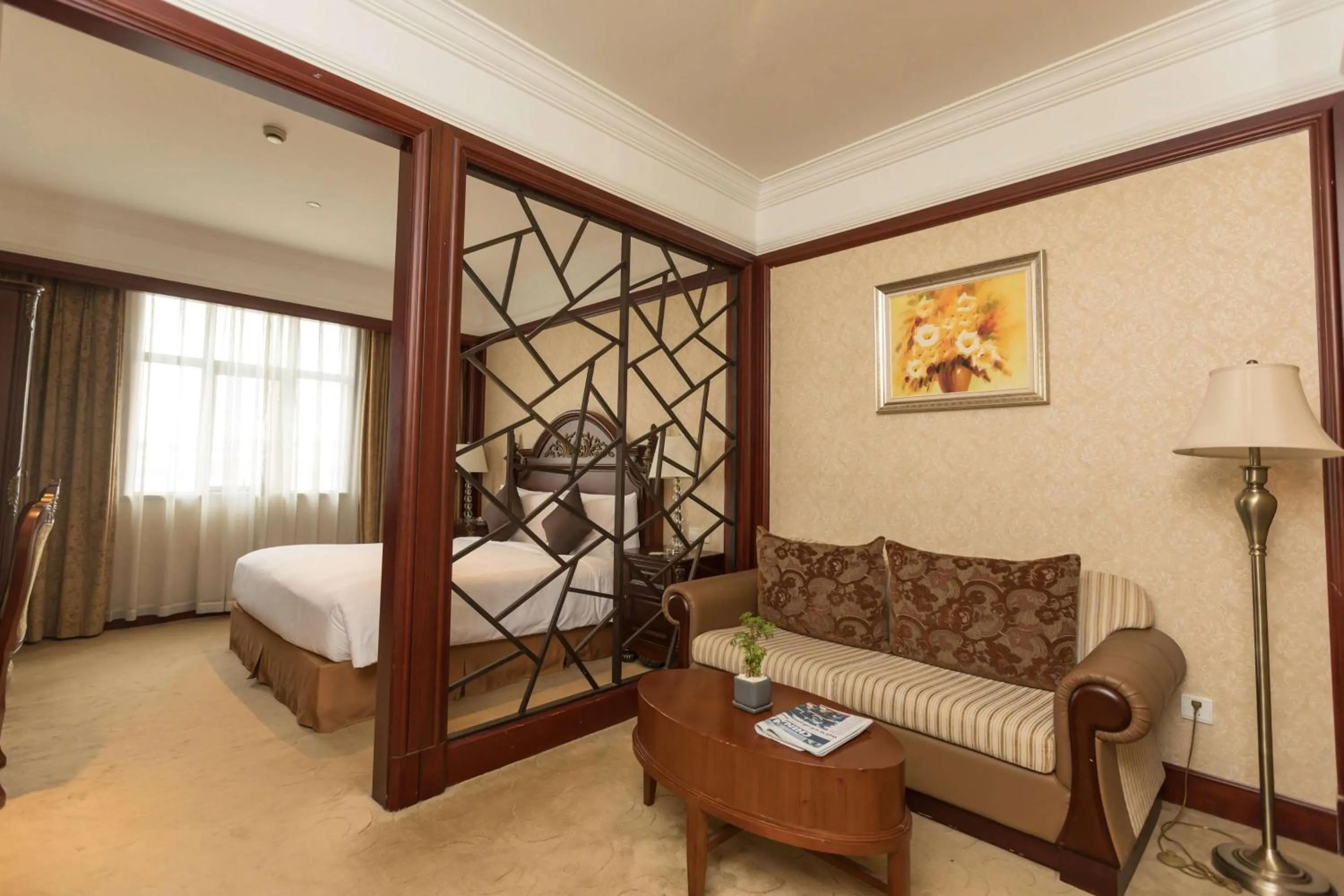Photo of the whole room, Bed in Wyndham Shanghai Hongqiao