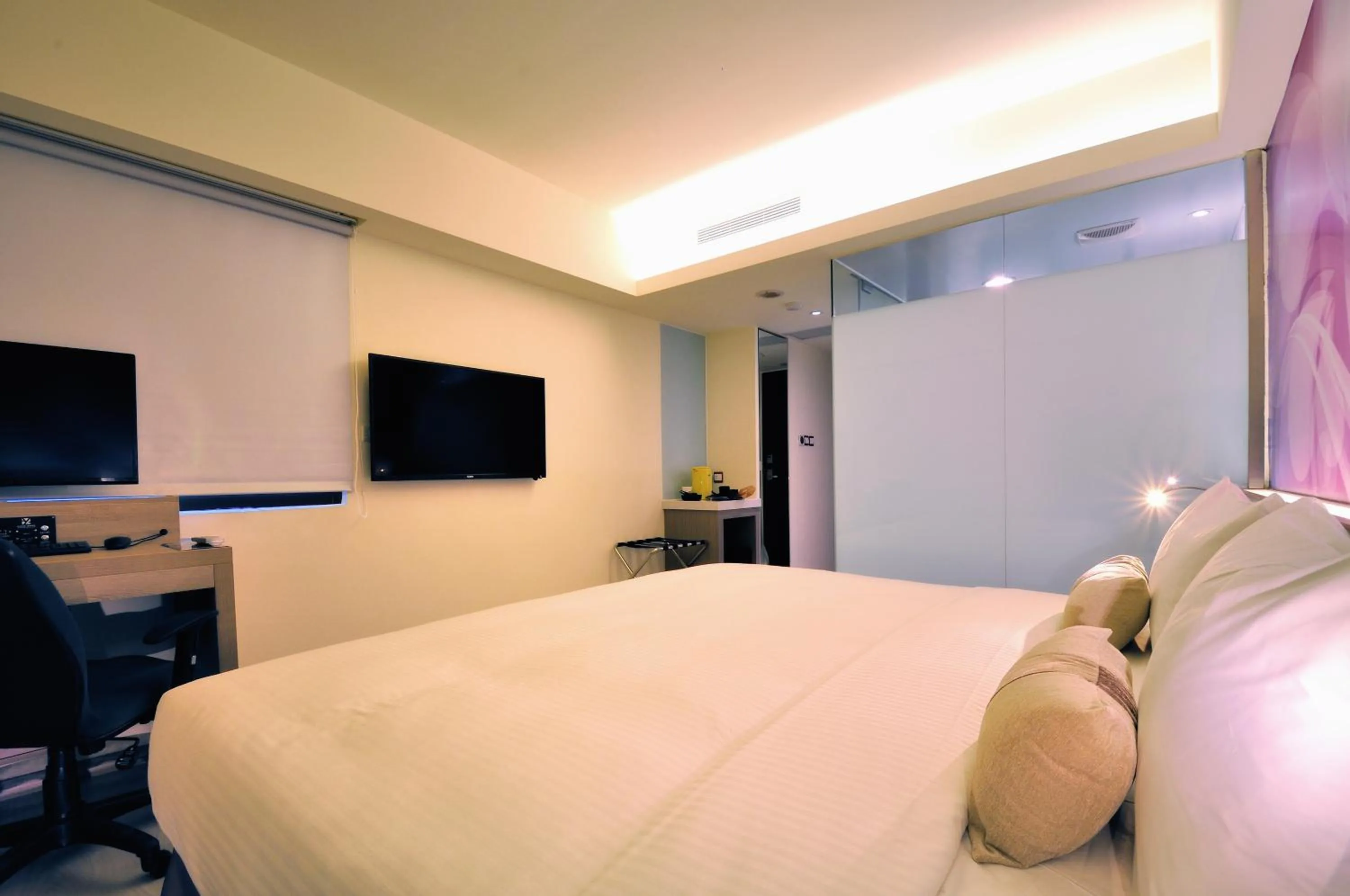 Photo of the whole room, Bed in Audi Garden Business Hotel