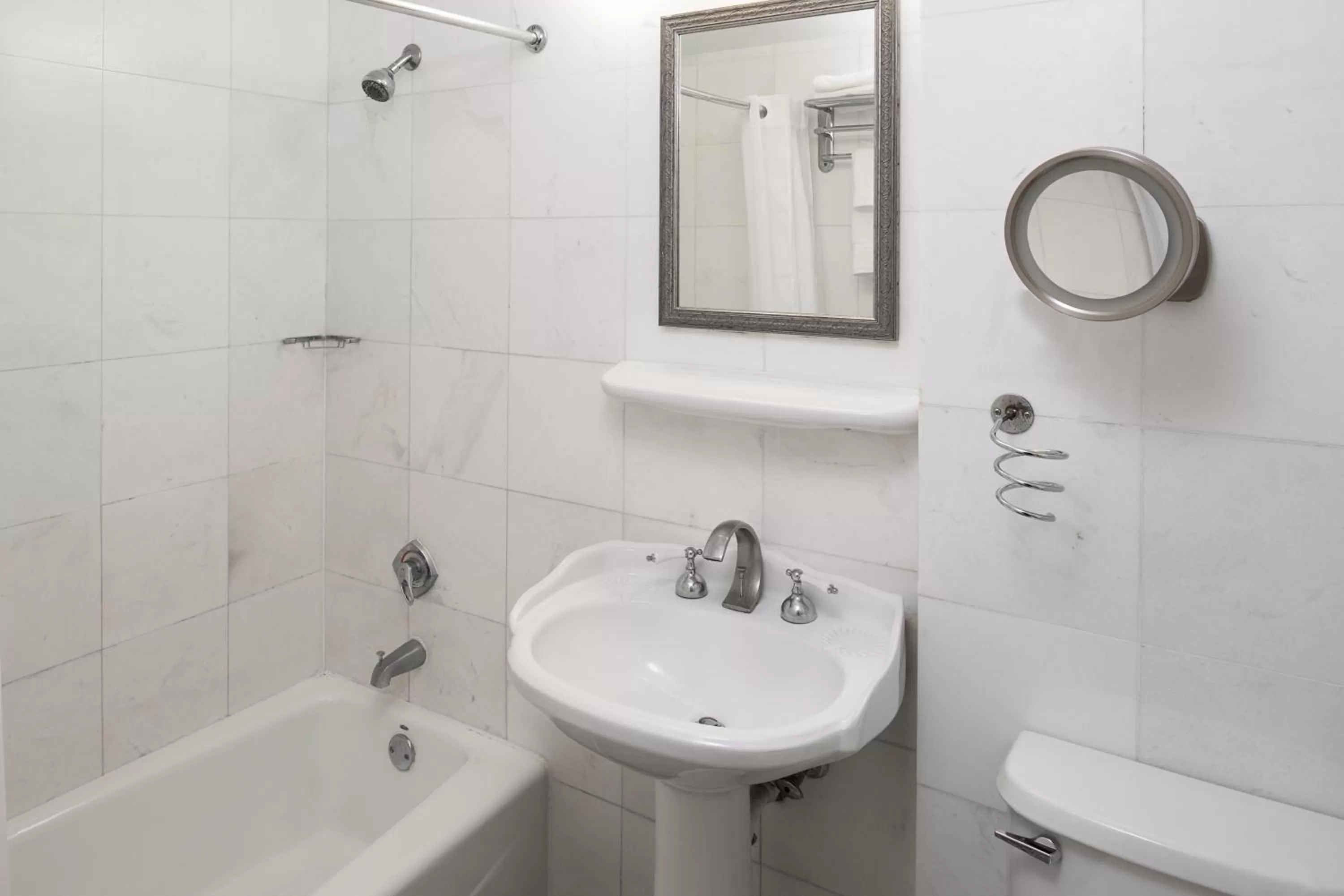 Bathroom in Sherry Frontenac Oceanfront