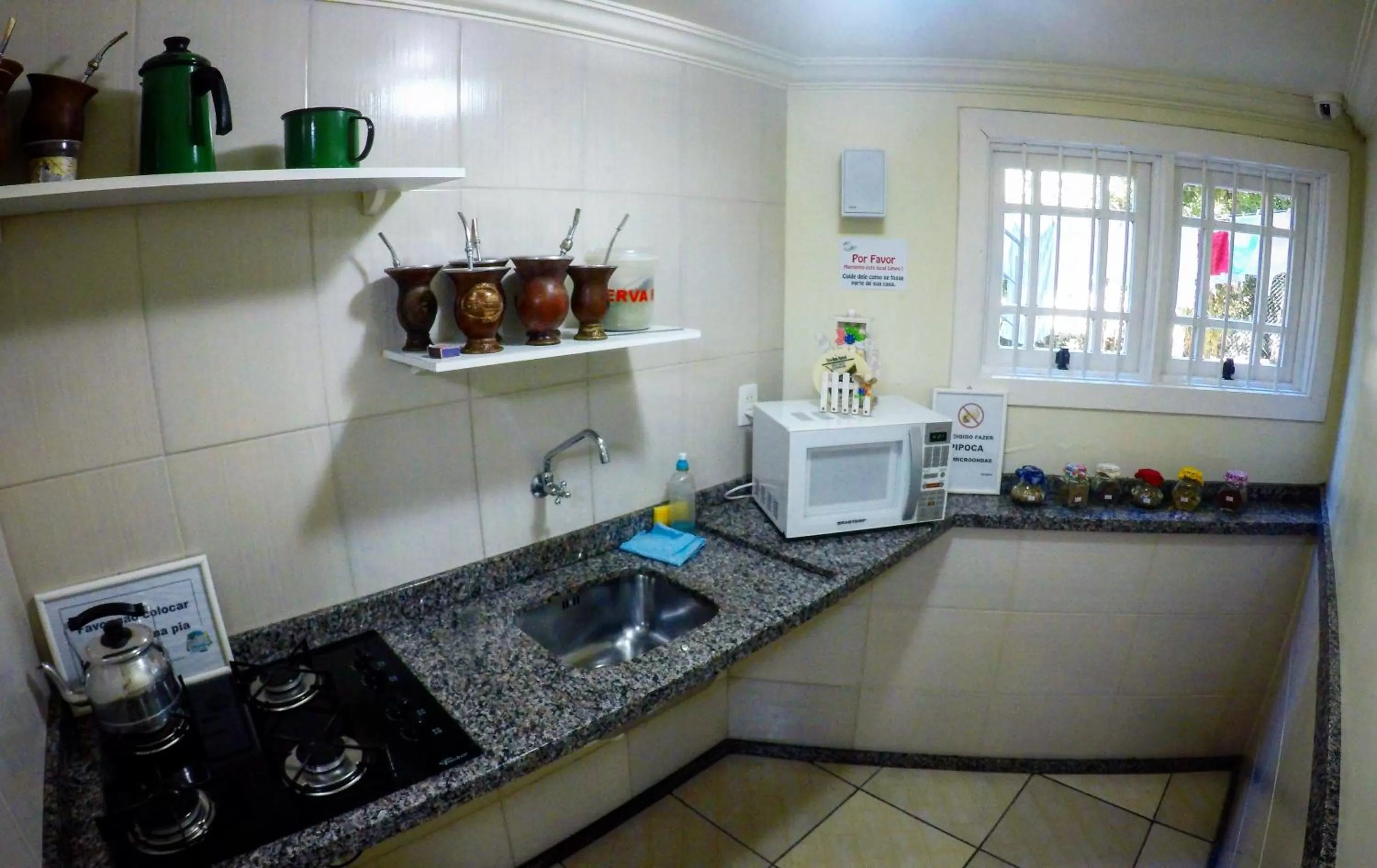 Coffee/tea facilities, Kitchen/Kitchenette in Pousada dos Anjos