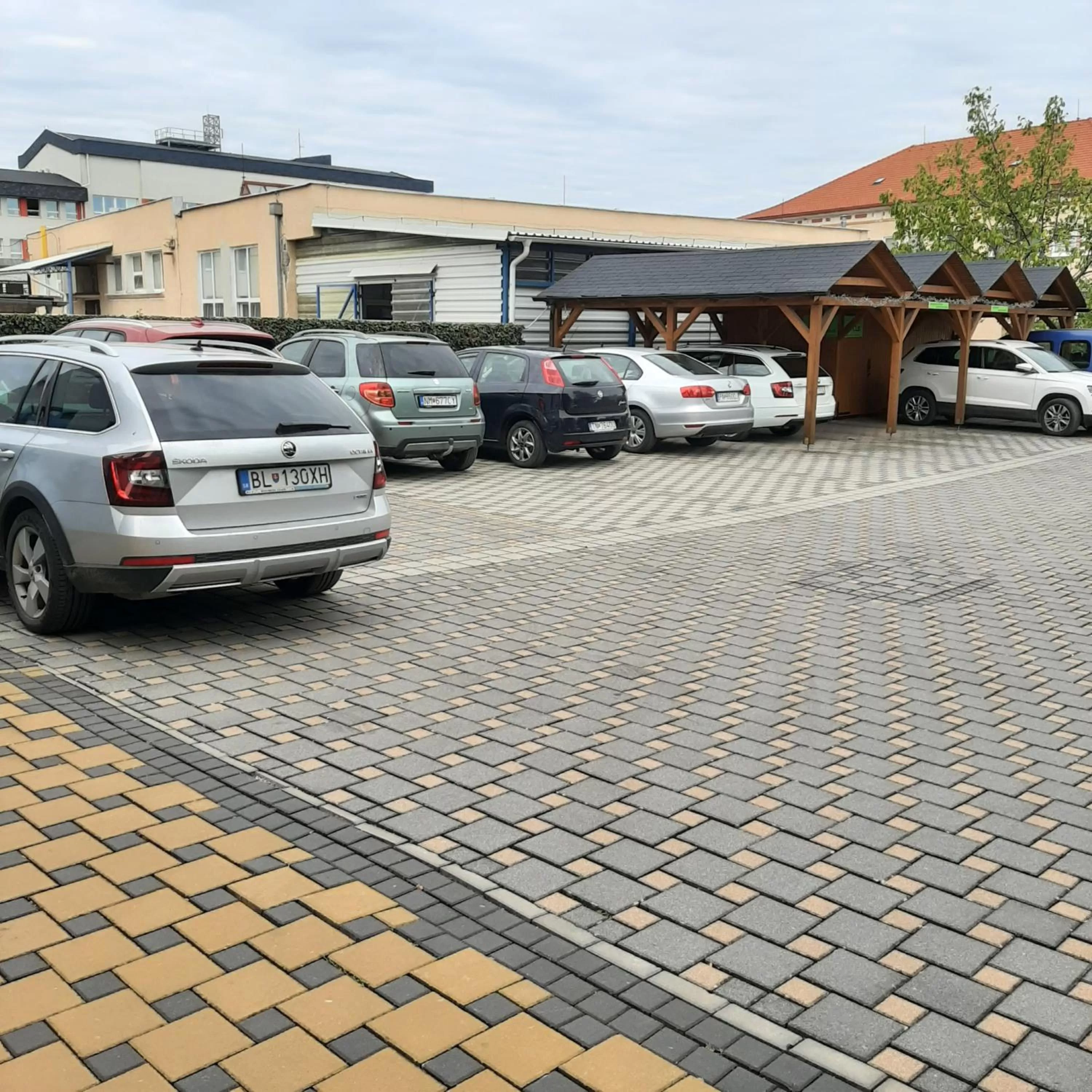 Parking in garni Hotel S.O.G.* * *