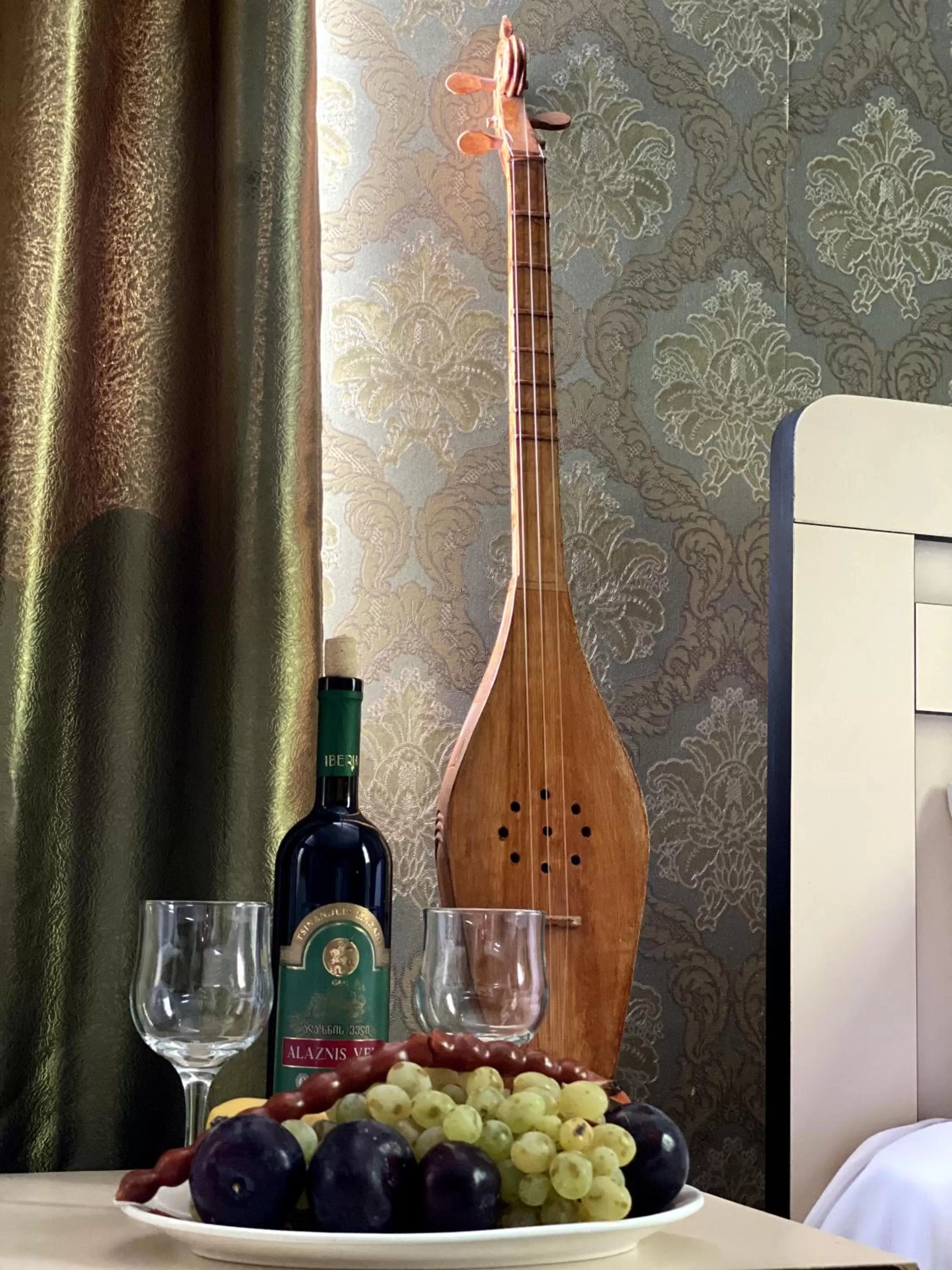 TV and multimedia in Hotel Shalimar