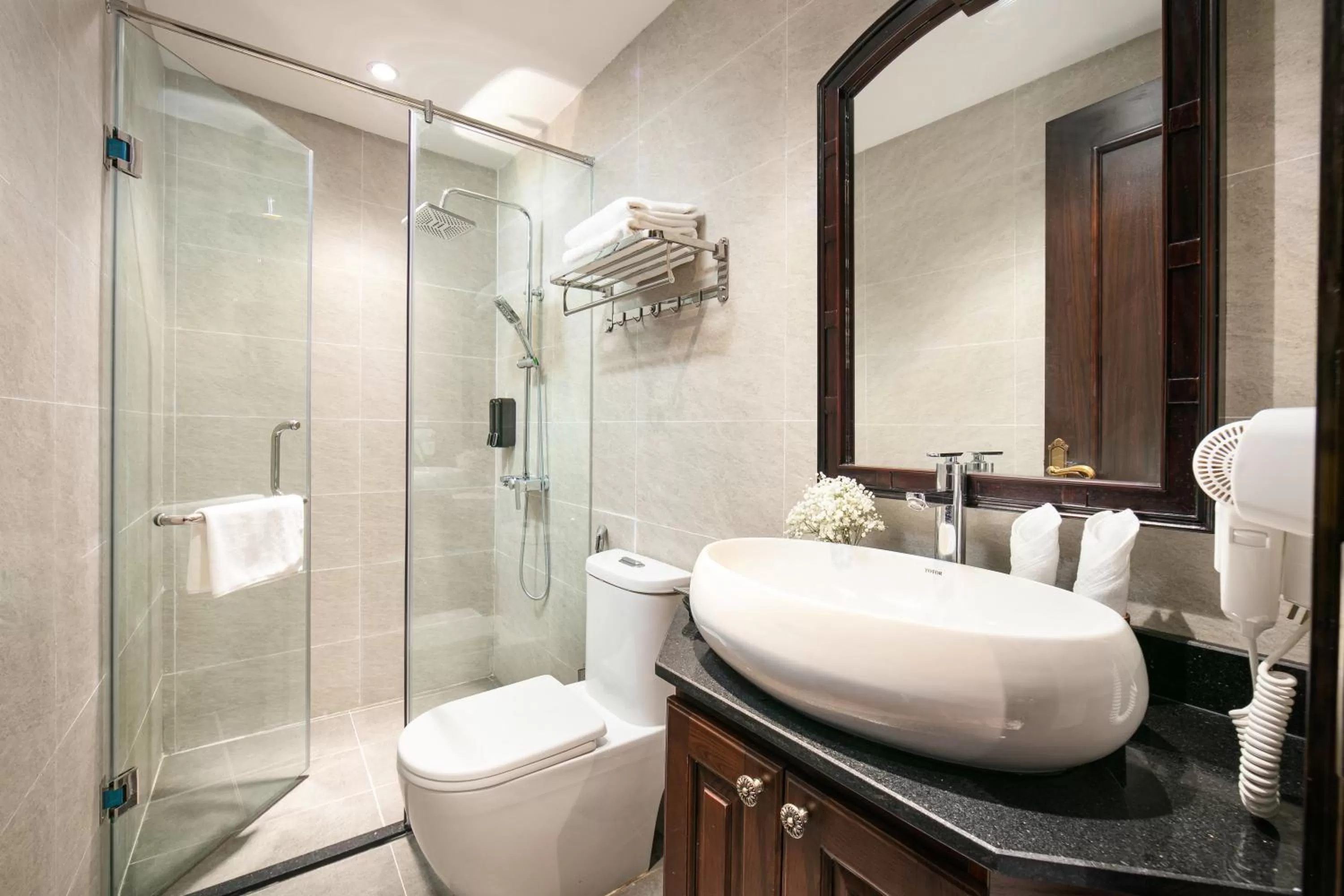 Shower in Salute Premium Hotel & Spa