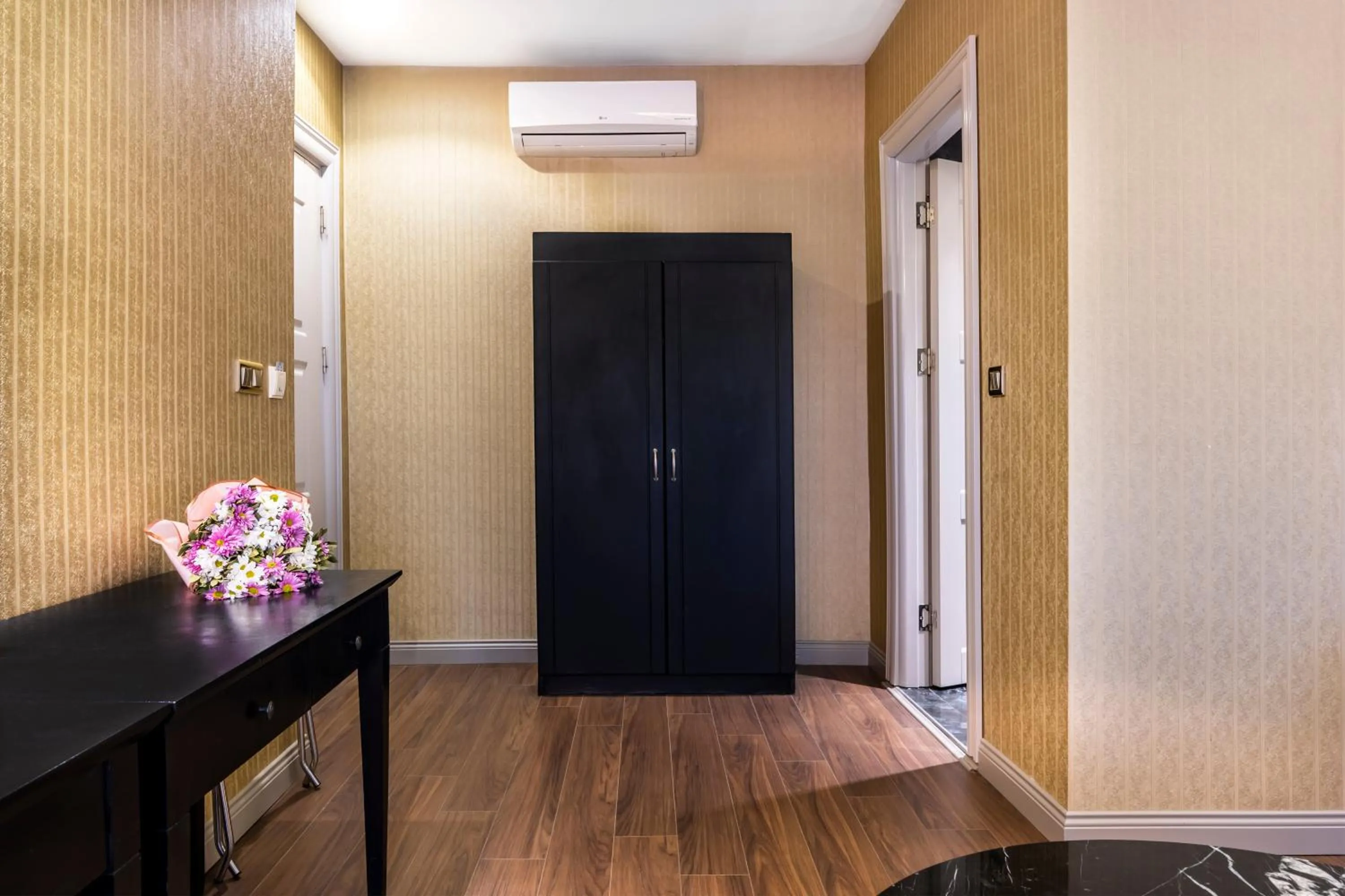 Bed in Golden Gate Hotel Topkapı