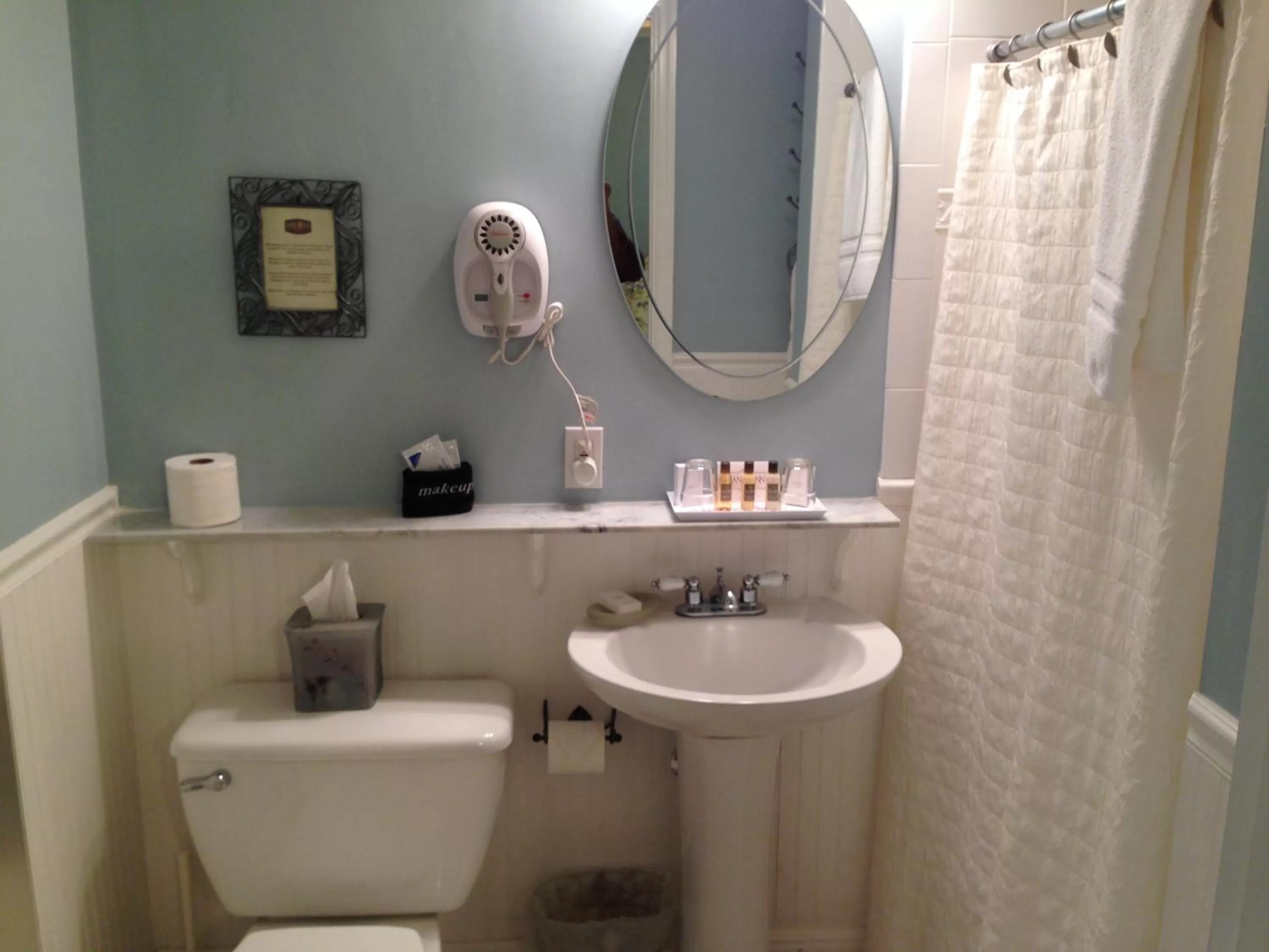 Bathroom in Mango Inn Bed and Breakfast