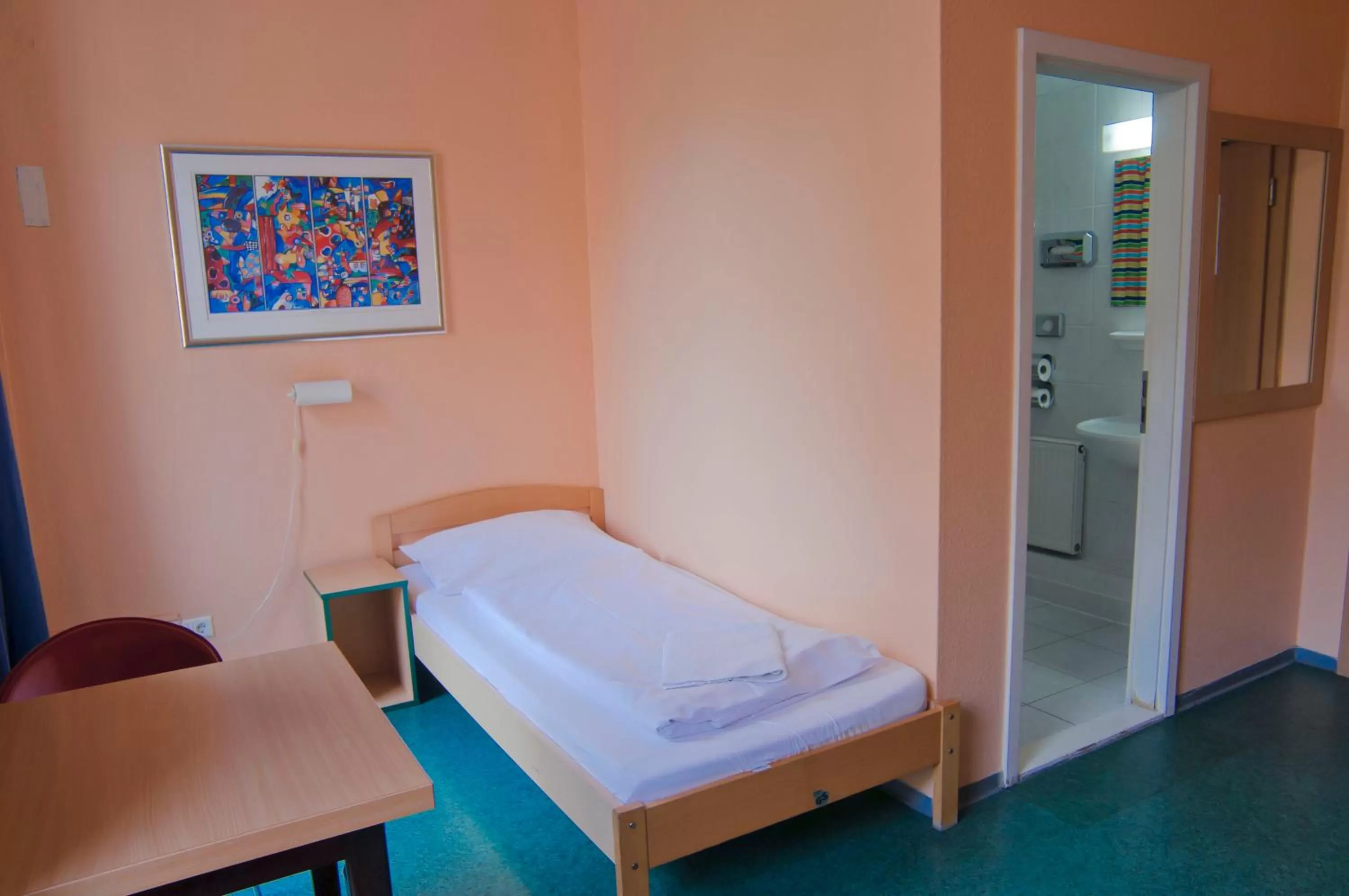 Staff, Bed in Happy Hotel Berlin