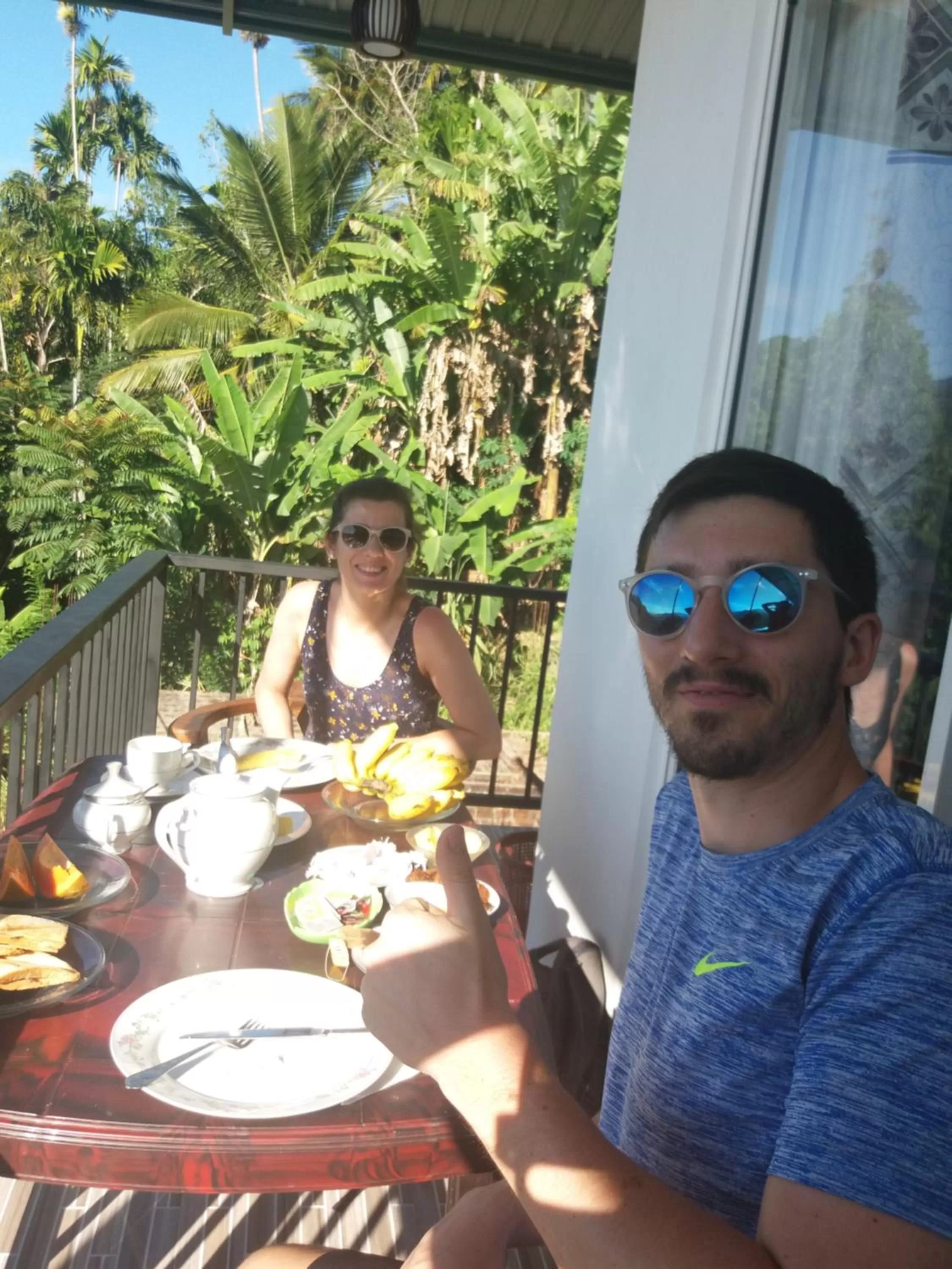 Restaurant/Places to Eat in Heavens Seven