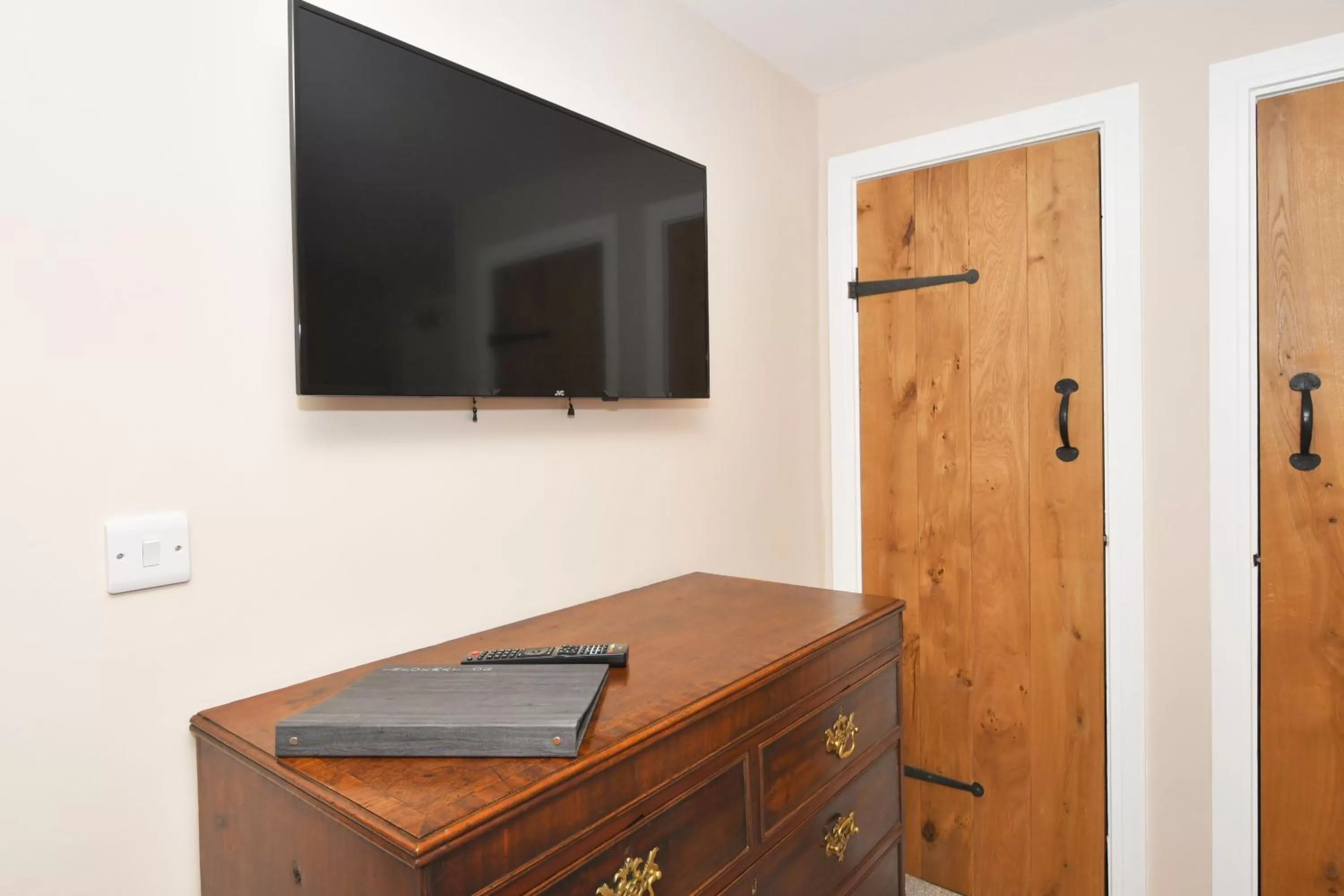 TV and multimedia in The Royal Oak