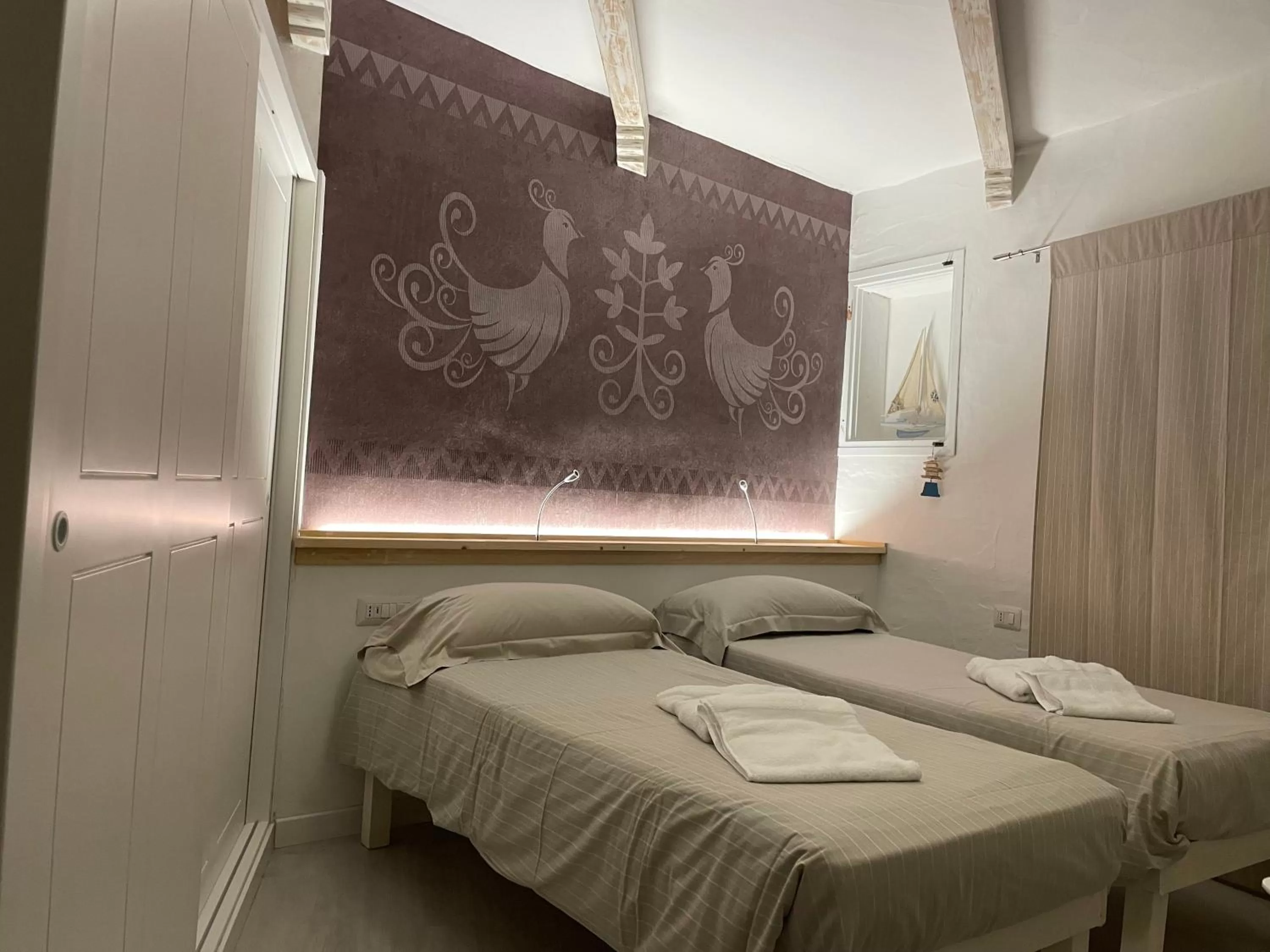 Bedroom, Bed in Domus de Diana