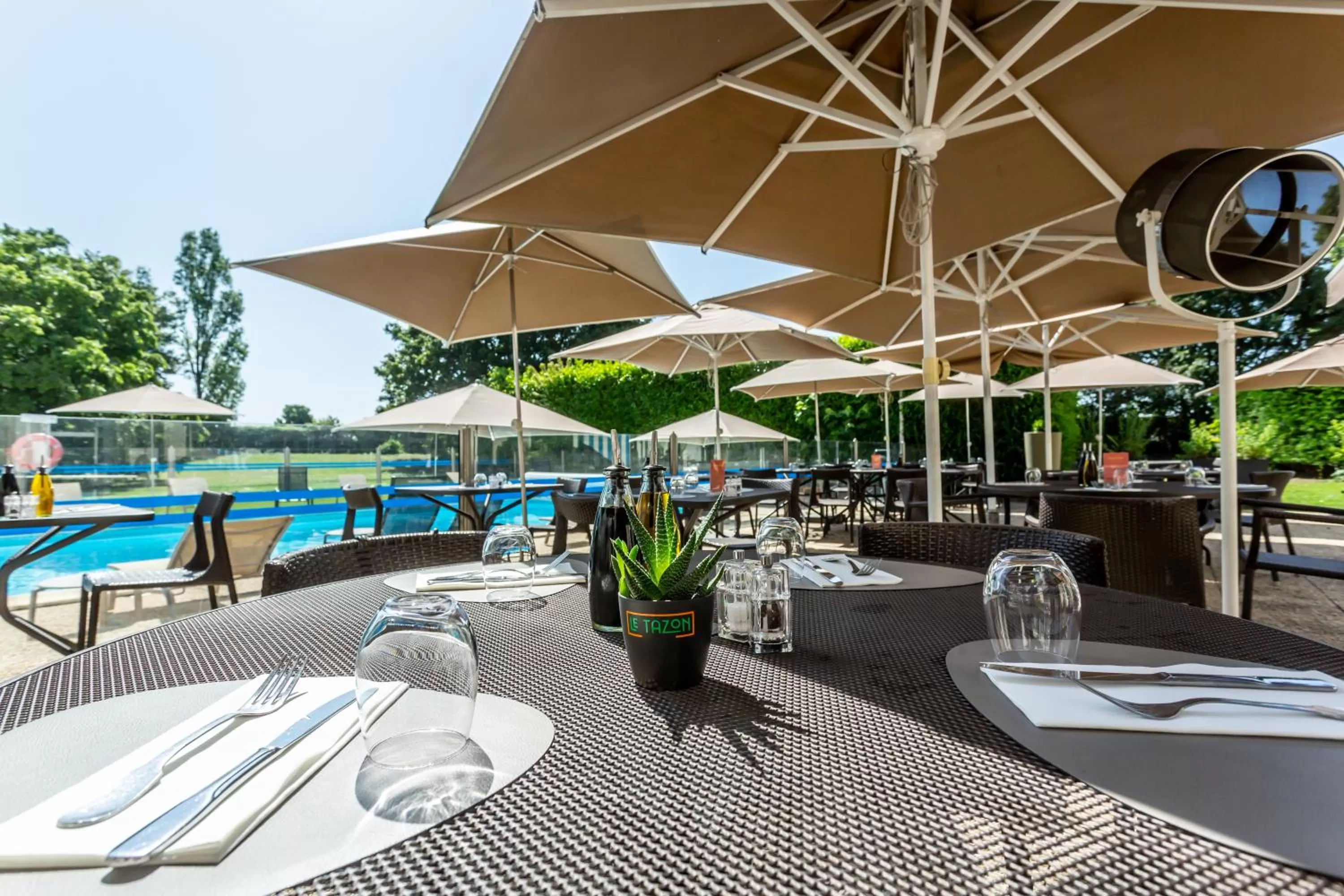 Patio in Novotel Bourges