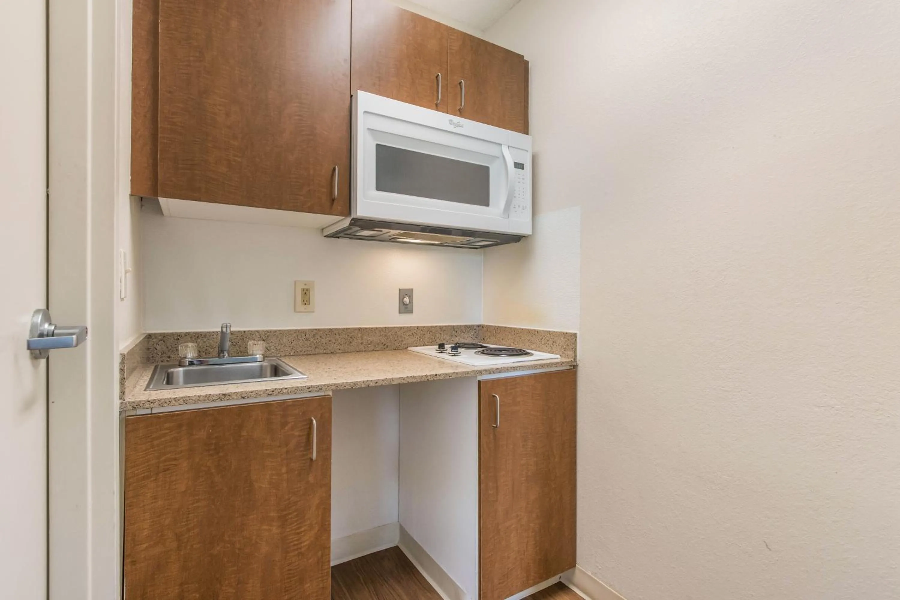 Photo of the whole room in HomeTowne Studios by Red Roof Fort Lauderdale