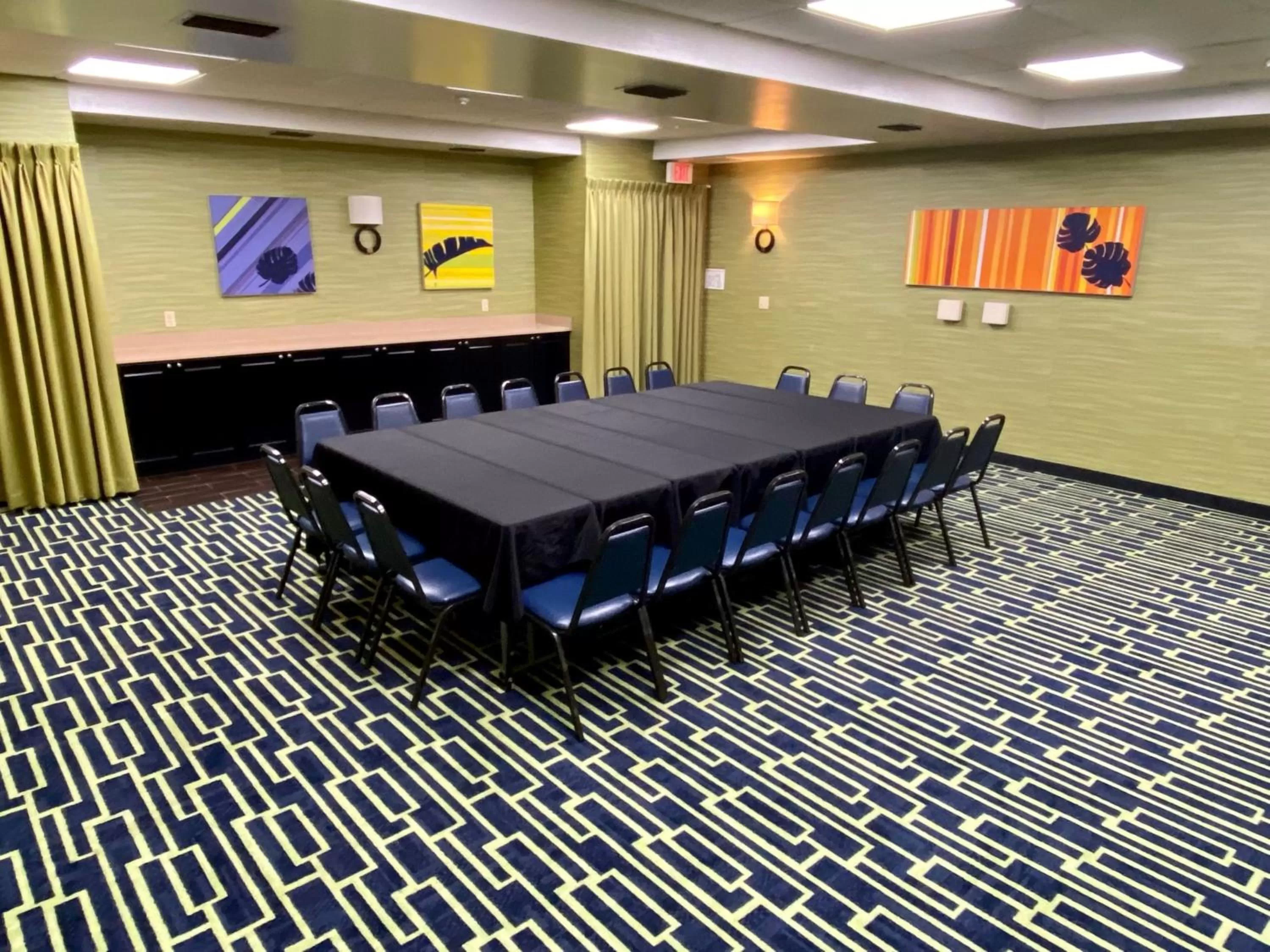 Meeting/conference room in Holiday Inn Express & Suites Plant City by IHG
