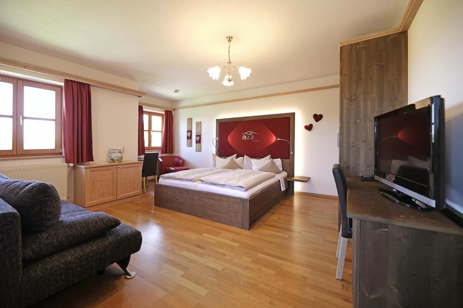 TV/Entertainment Center in Schätzlhof