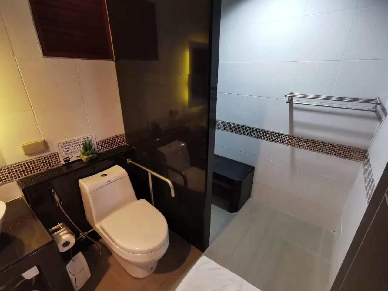 Shower in Hotel De Wualai