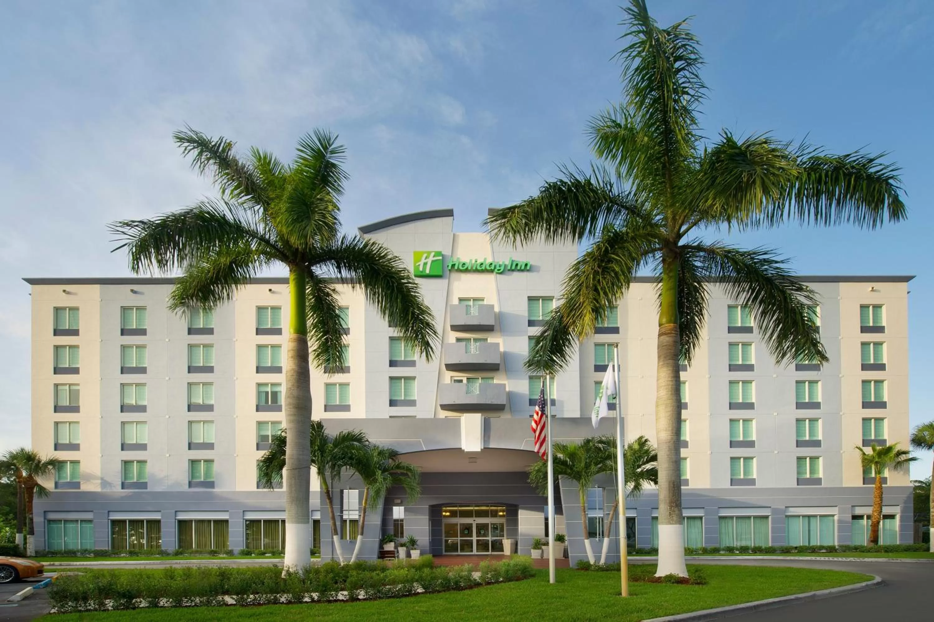 Property building in Holiday Inn Miami-Doral Area by IHG