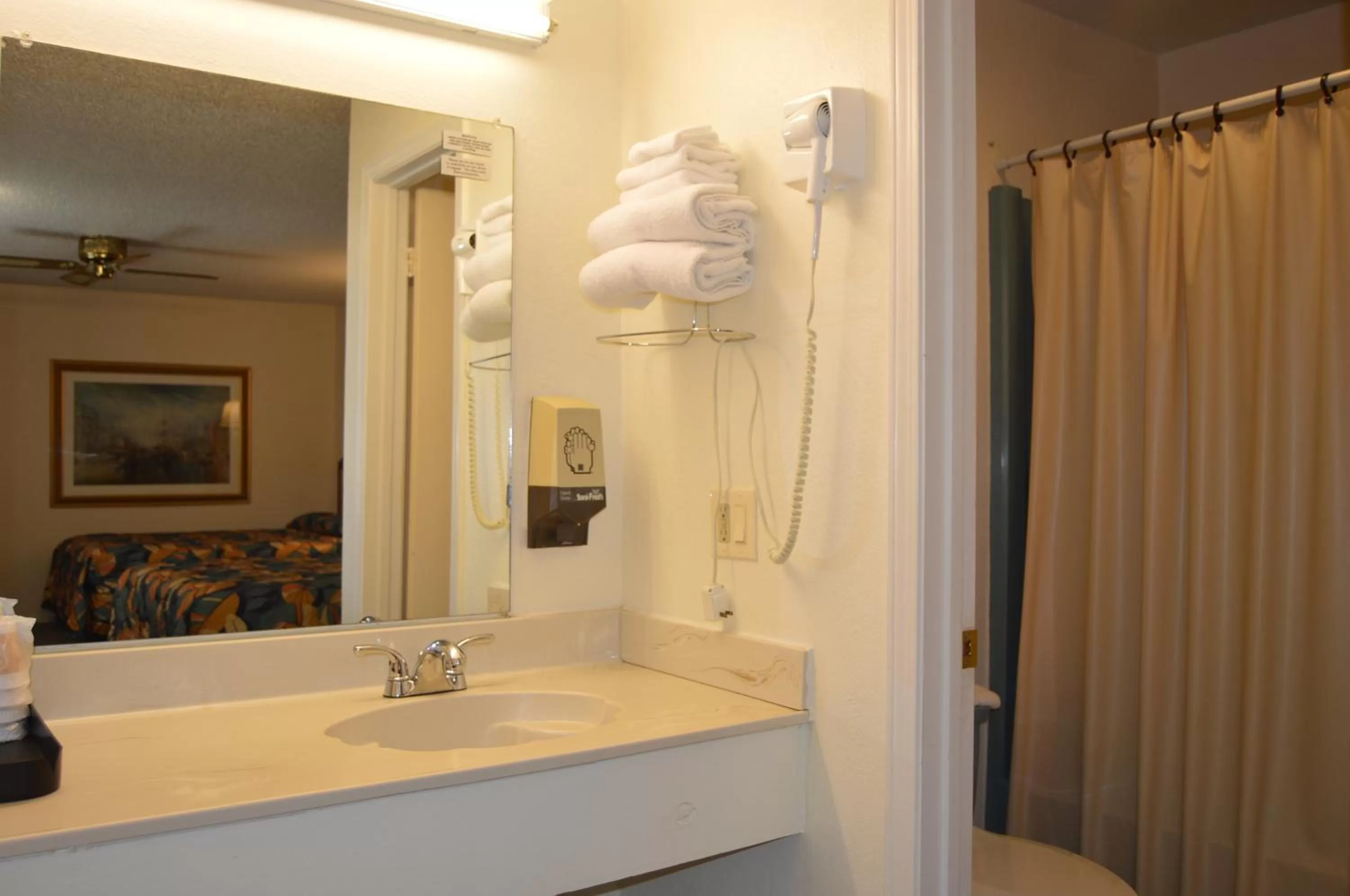 Decorative detail, Bathroom in Travelers Inn Wilburton