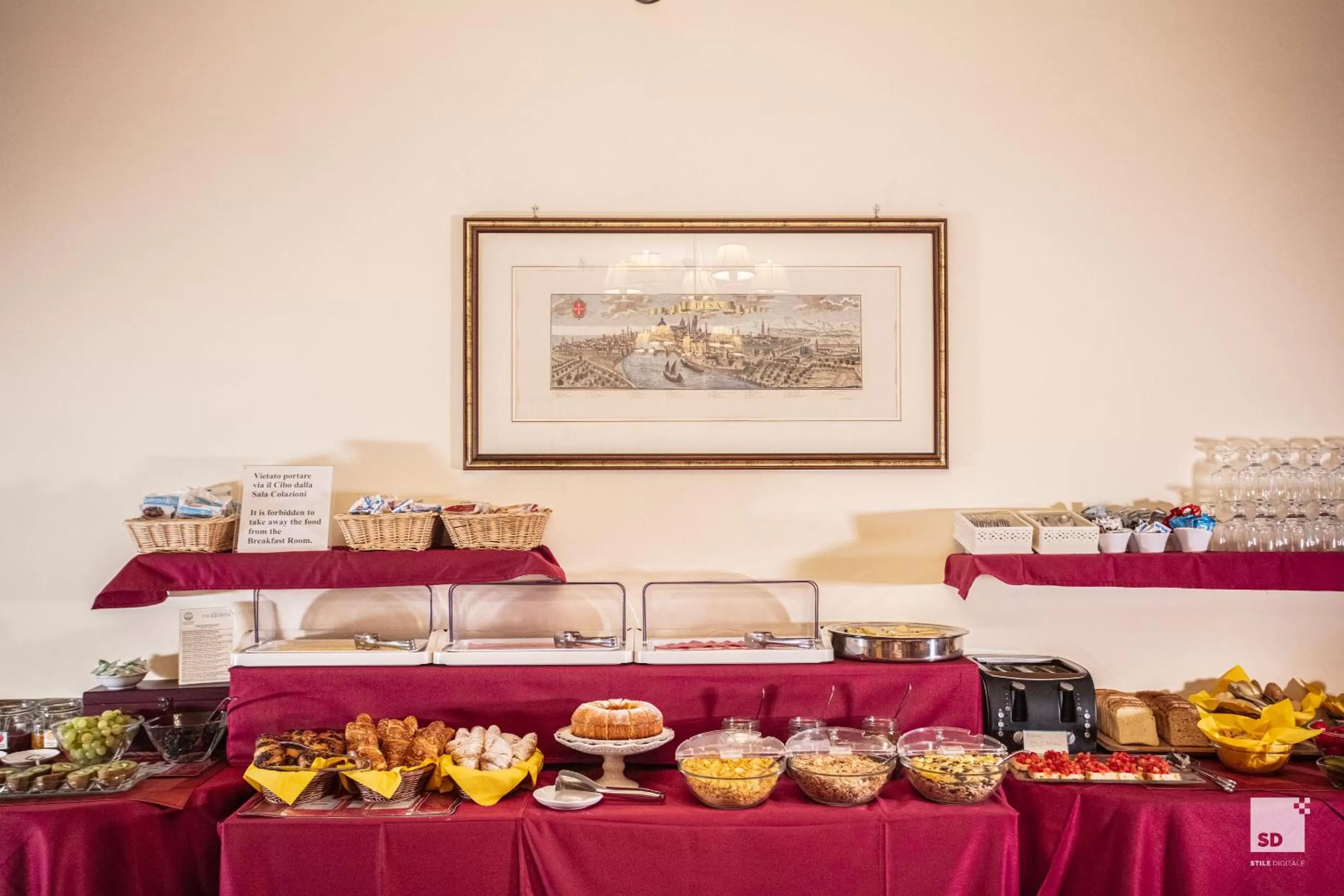 Food and drinks in Hotel Alessandro Della Spina