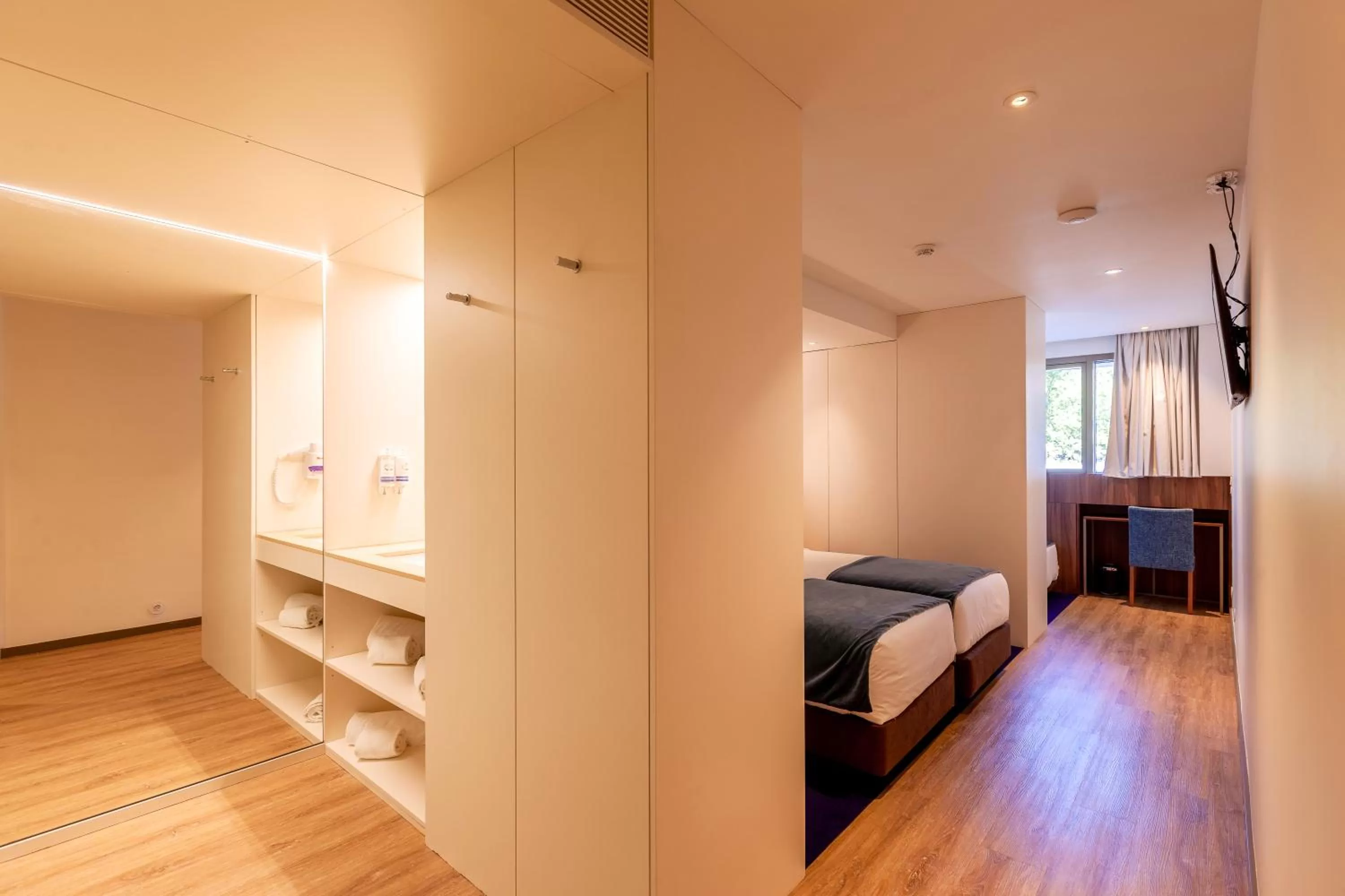 Photo of the whole room, Bed in Sea Porto Hotel