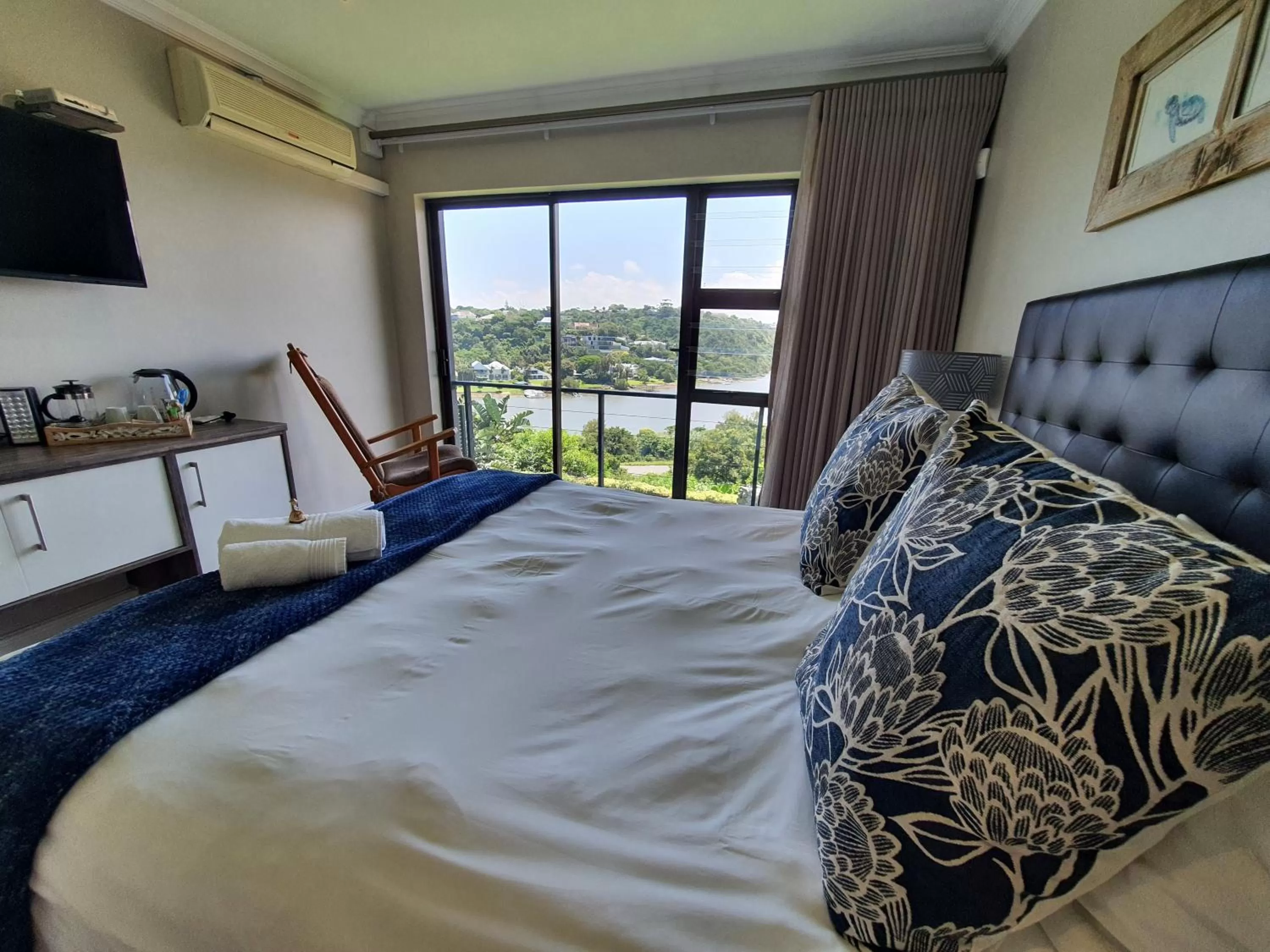 Bed in Riverview Guesthouse East London