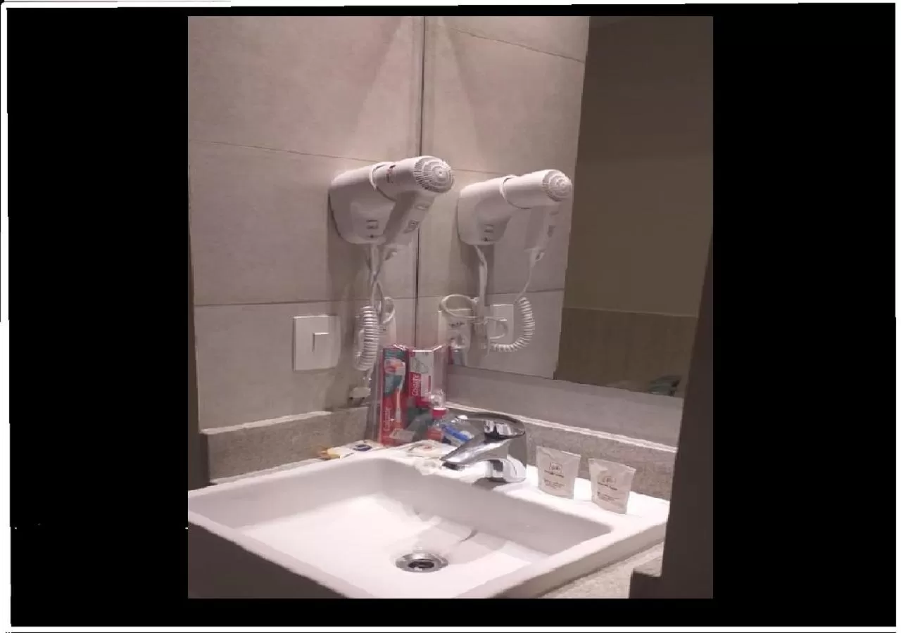 Bathroom in Jandira Premiêr Hotel