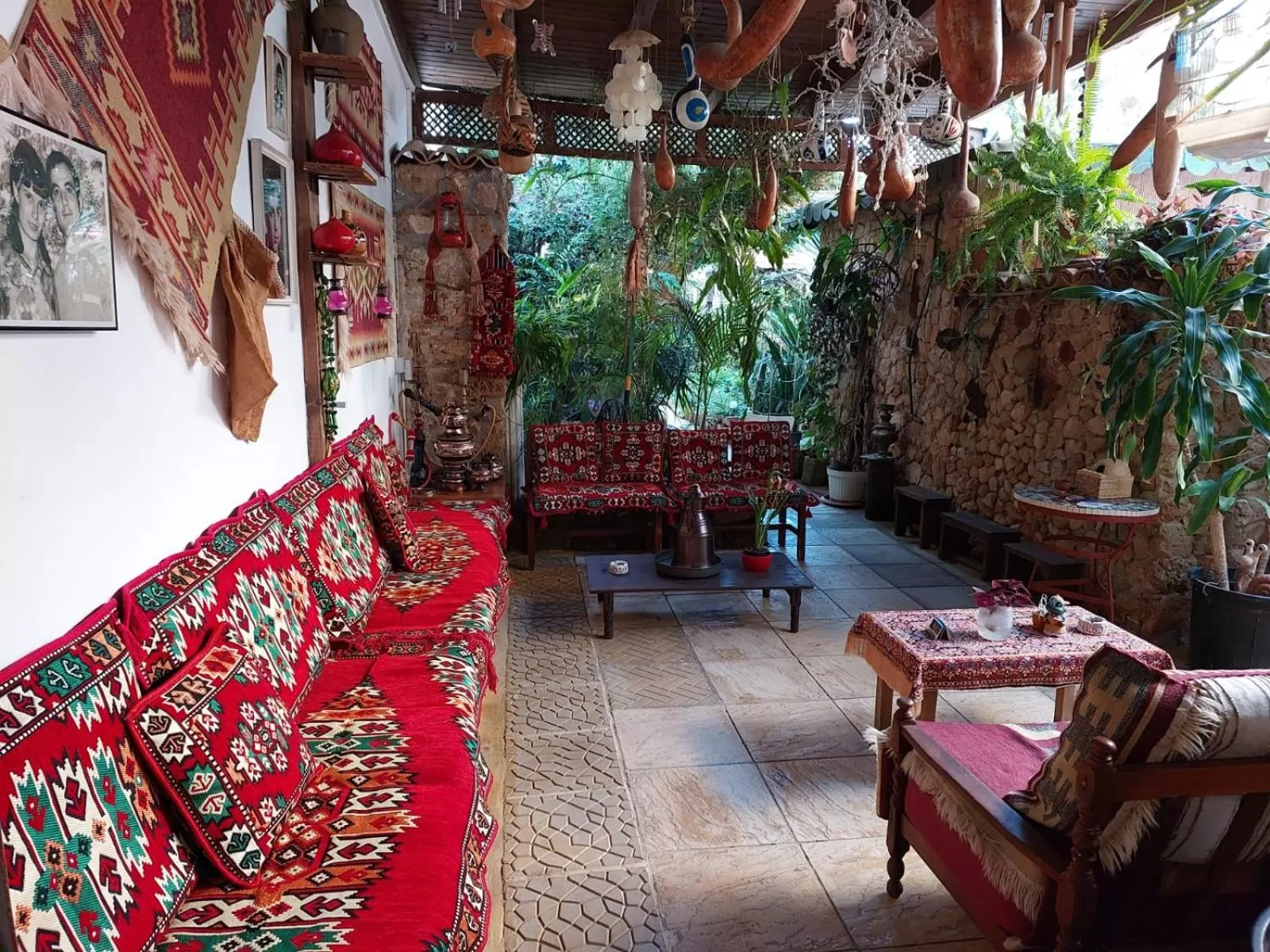 Seating area, Restaurant/Places to Eat in Mystery Garden Guest House