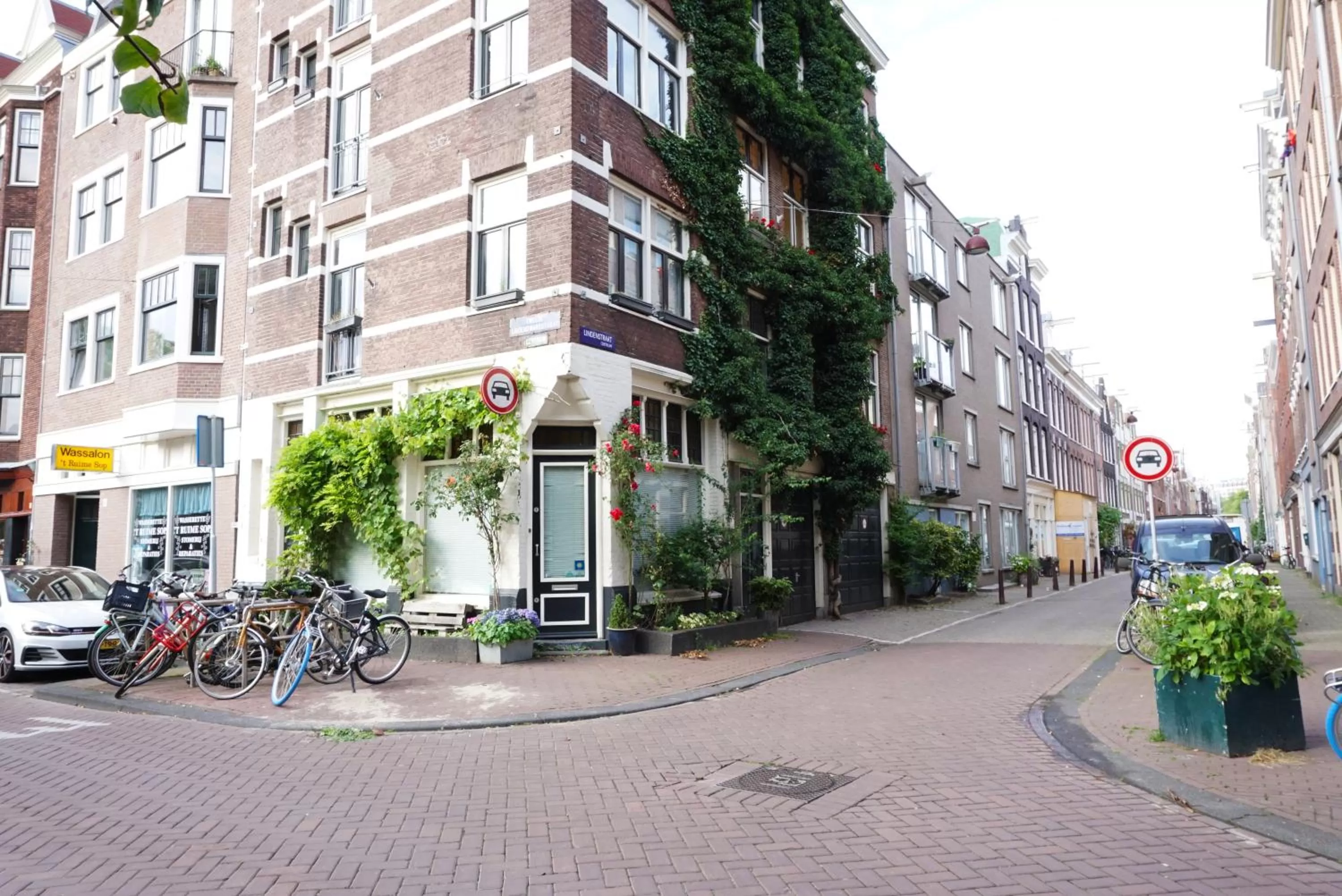 Eelhouse private studio