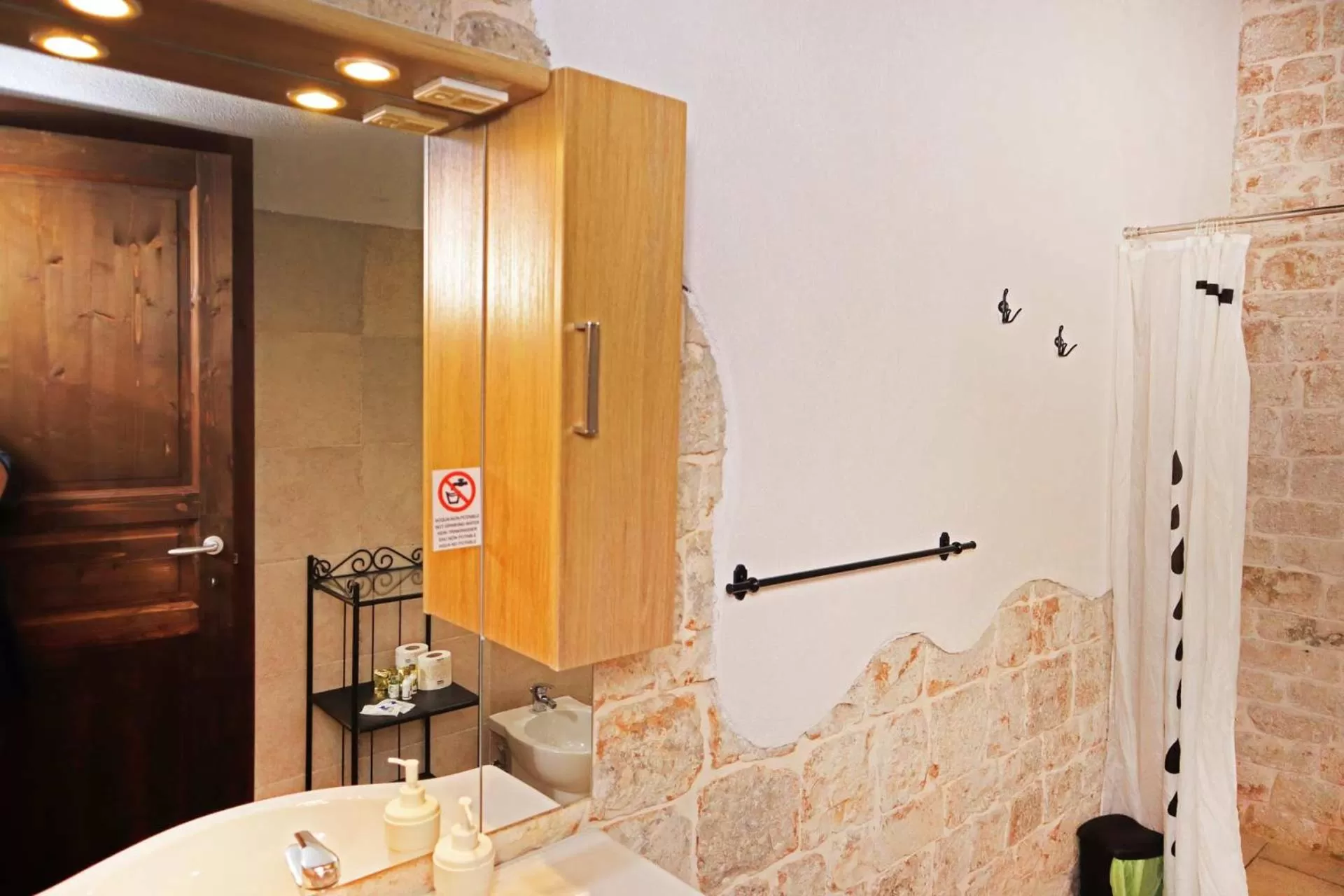 Shower in Agriturismo Masseria Alberotanza