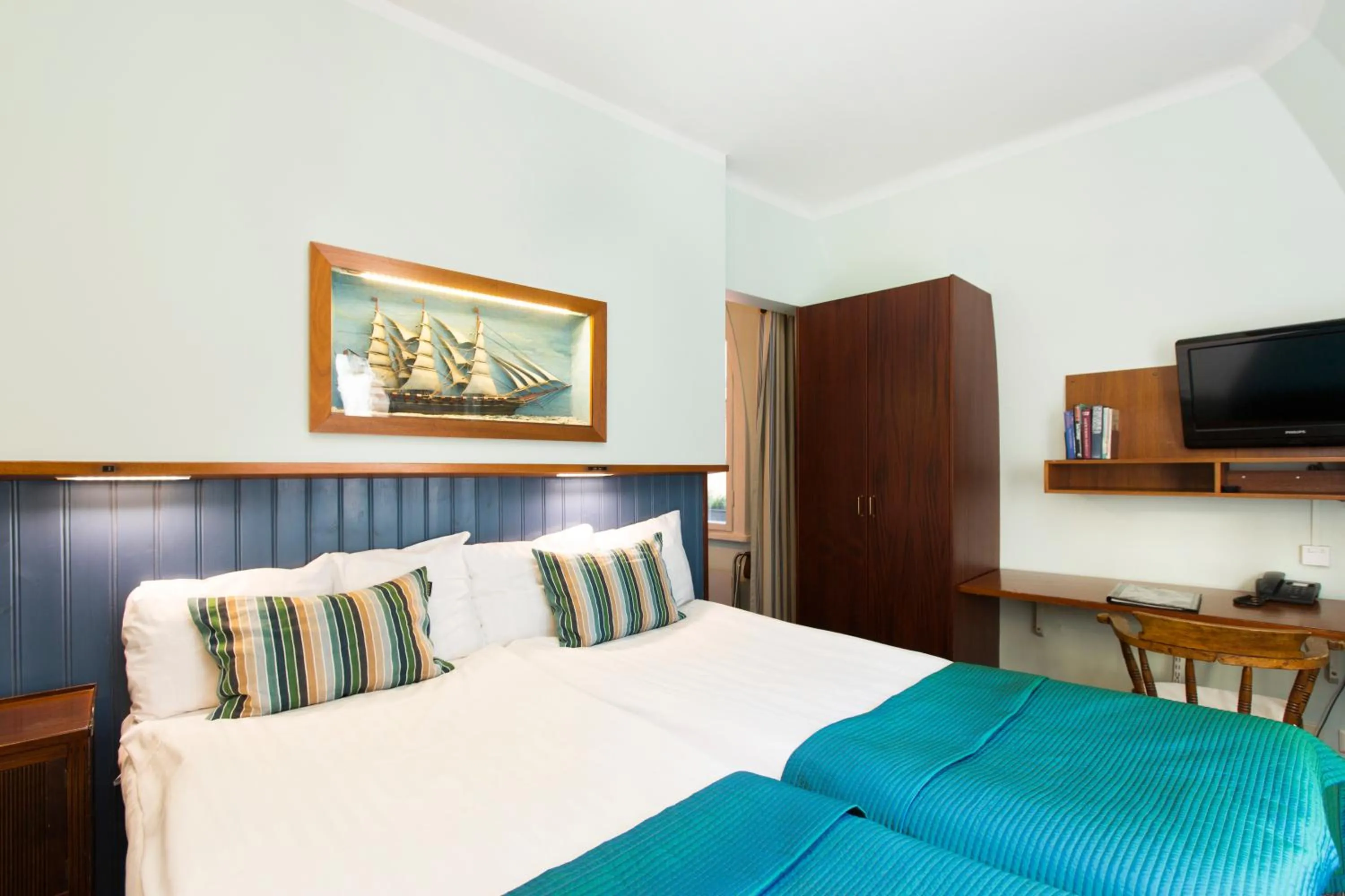 Bedroom, Bed in Lord Nelson Hotel