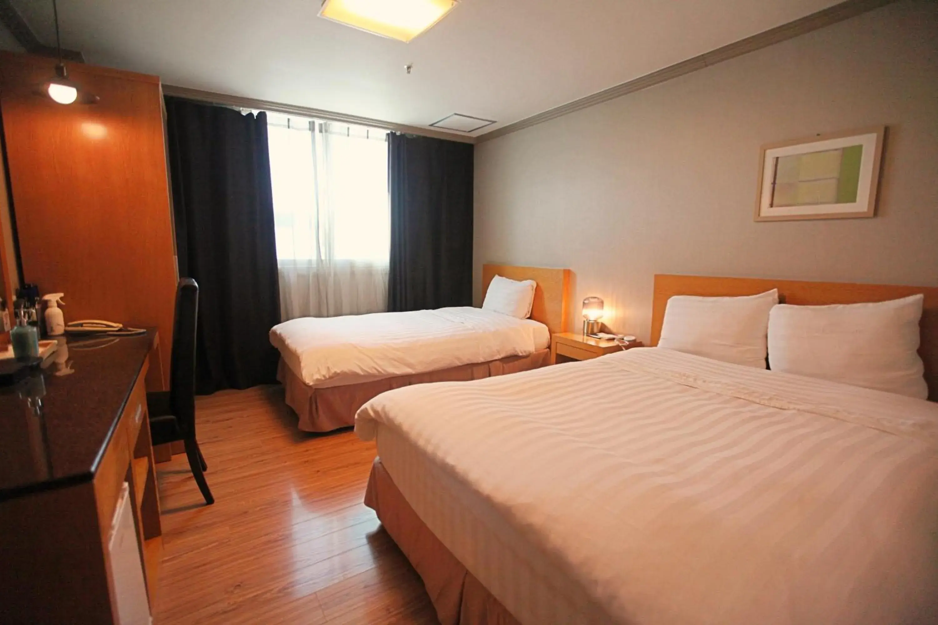 Deluxe Twin Room in Changwon AT Business Hotel Deluxe Twin Room in Changwon AT Business Hotel