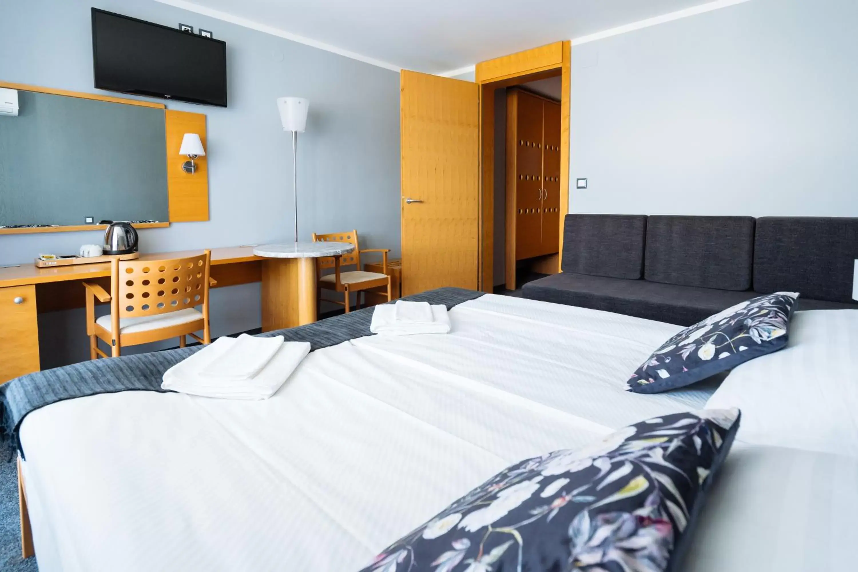 Deluxe Double or Twin Room with Balcony in Hotel GH Kolinska Deluxe Double or Twin Room with Balcony in Hotel GH Kolinska