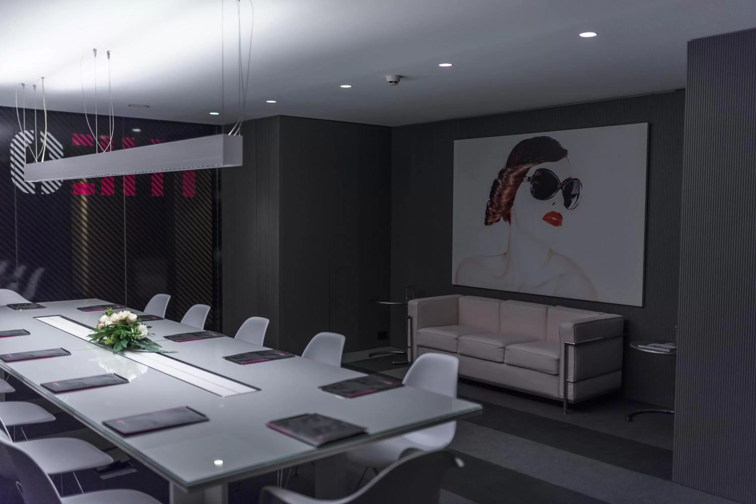 Meeting/conference room in Graffit Gallery Design Hotel