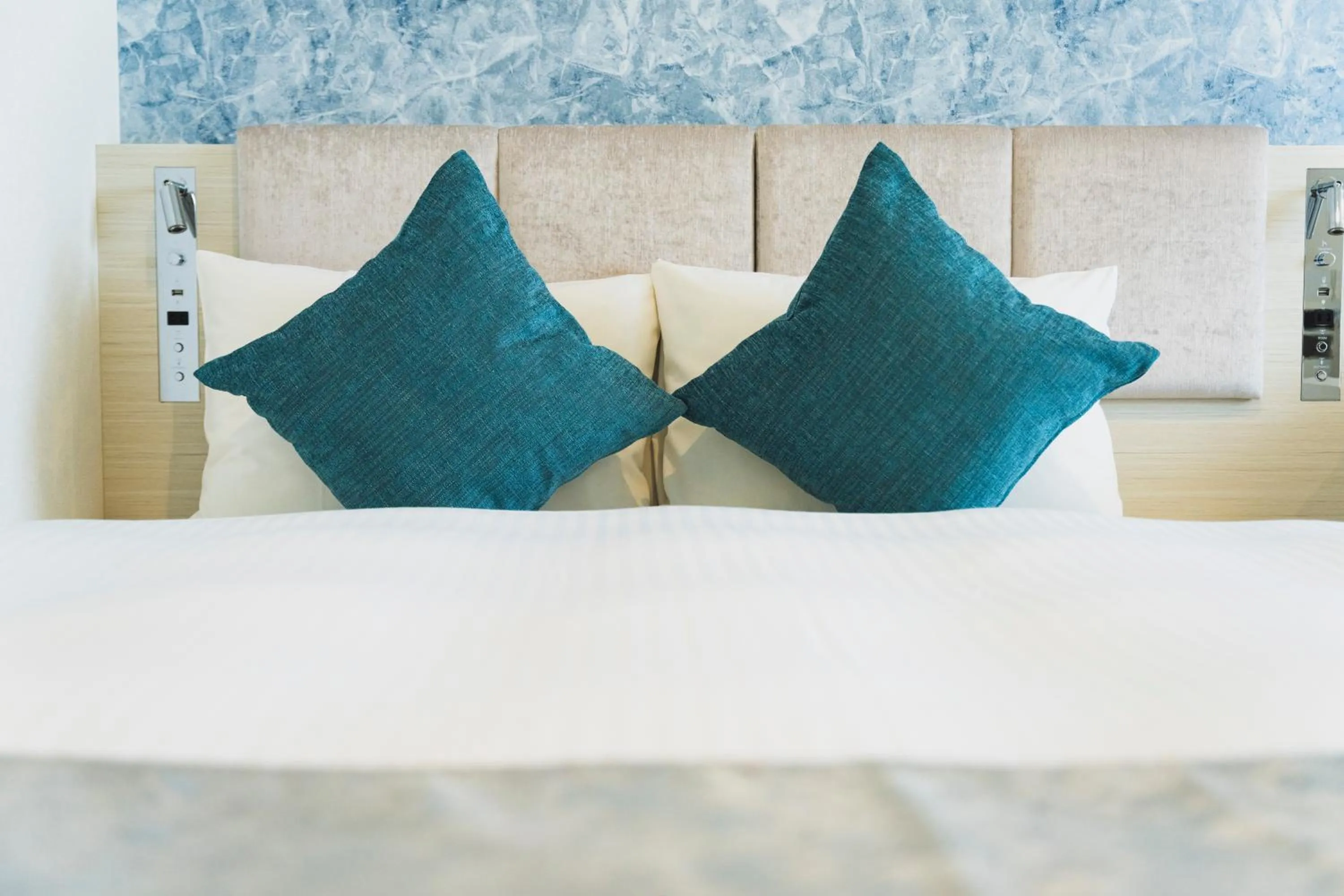 Bed in Rembrandt Style Naha