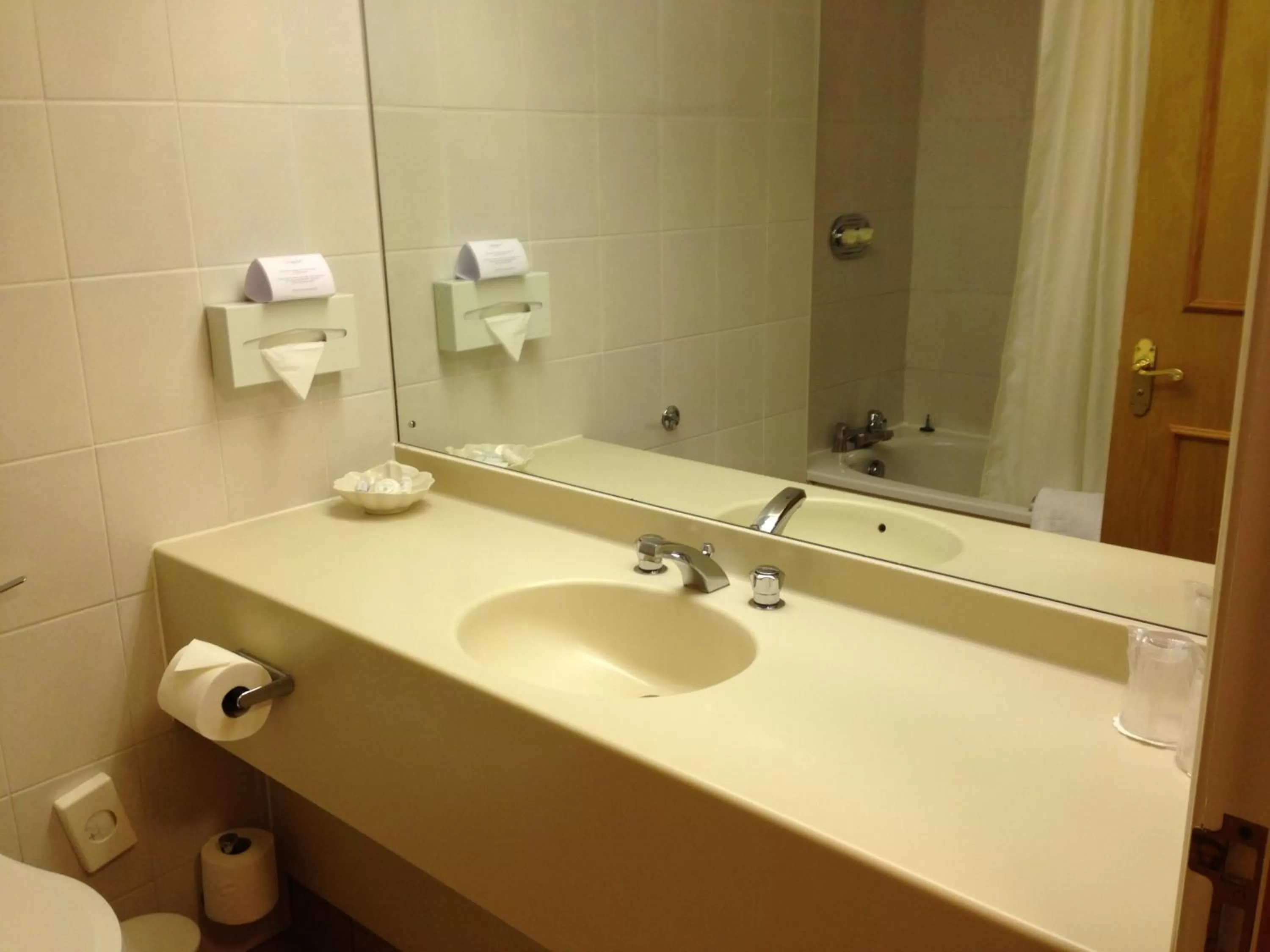 Bathroom in Coulsdon Manor Hotel and Golf Club