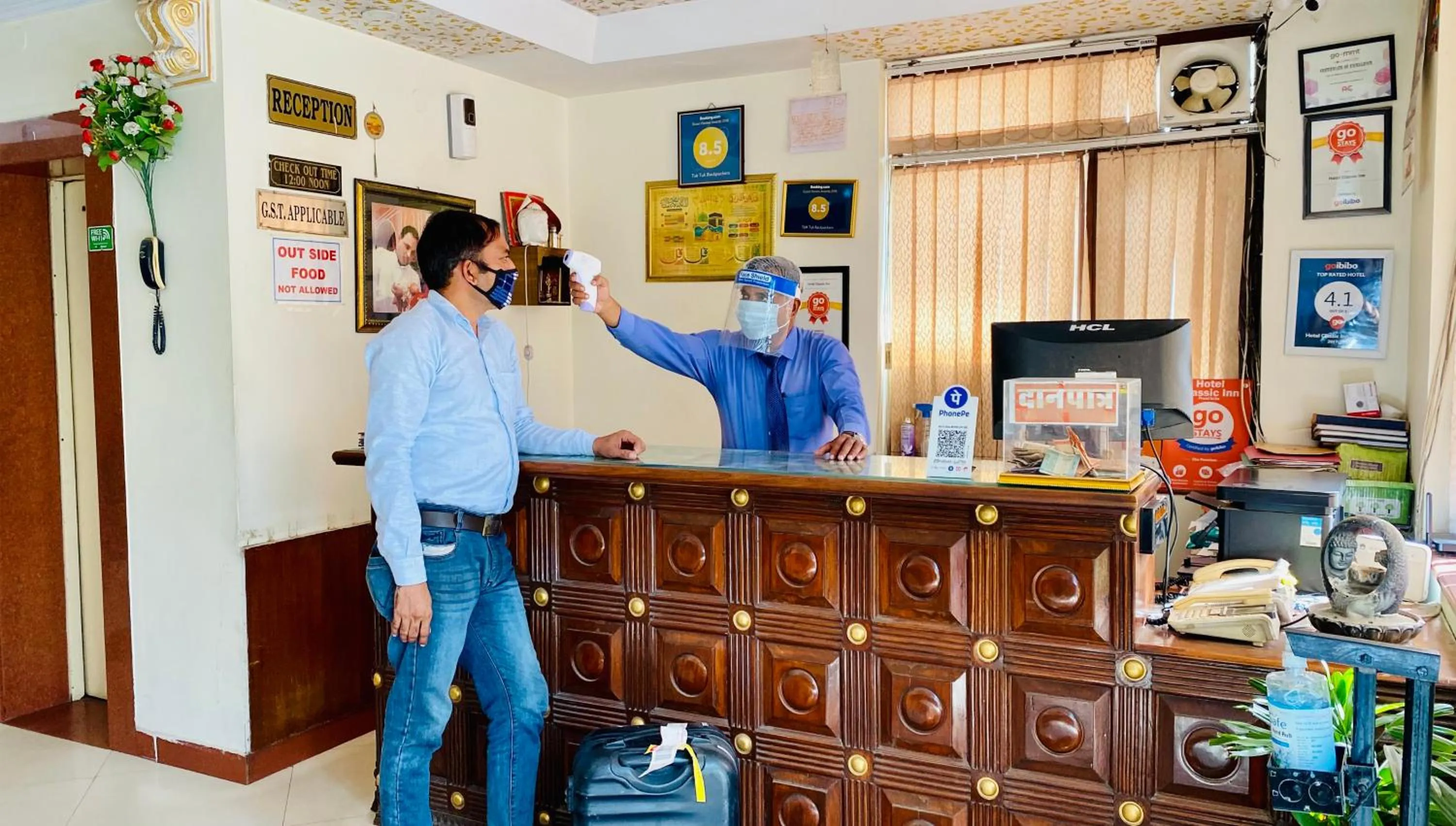 Lobby or reception in Tuk Tuk Backpackers- Near Jaipur Train Station