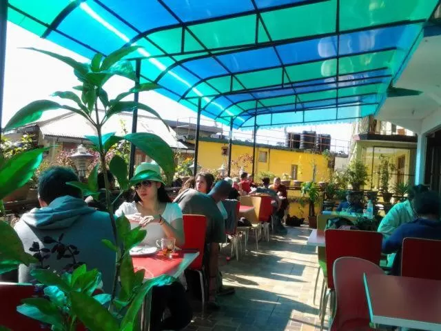 Restaurant/Places to Eat in Green Hotel