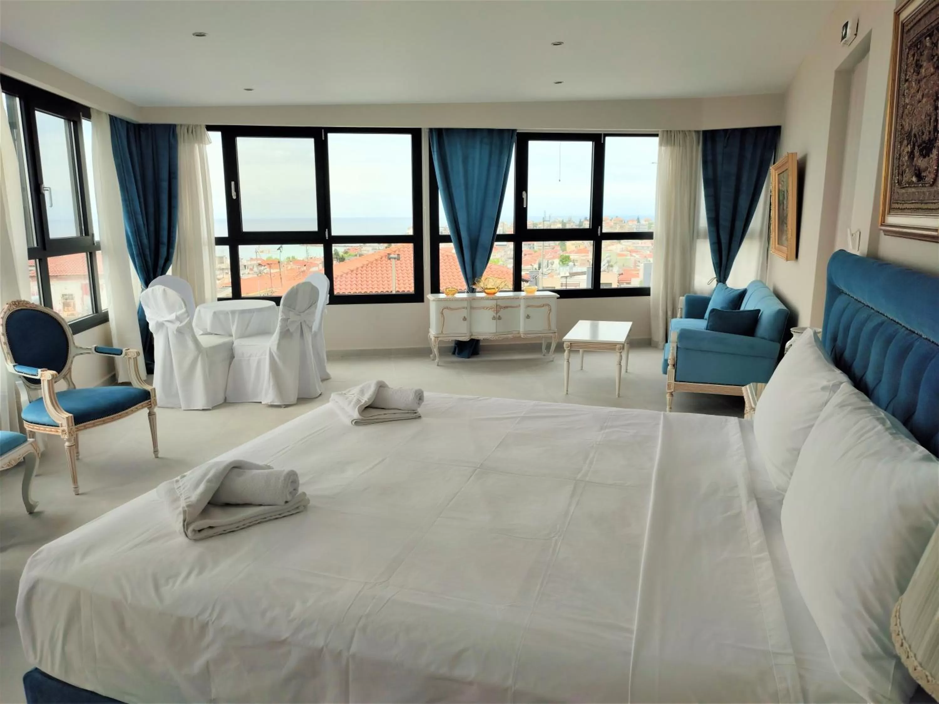 Photo of the whole room, Bed in Light Blue Hotel