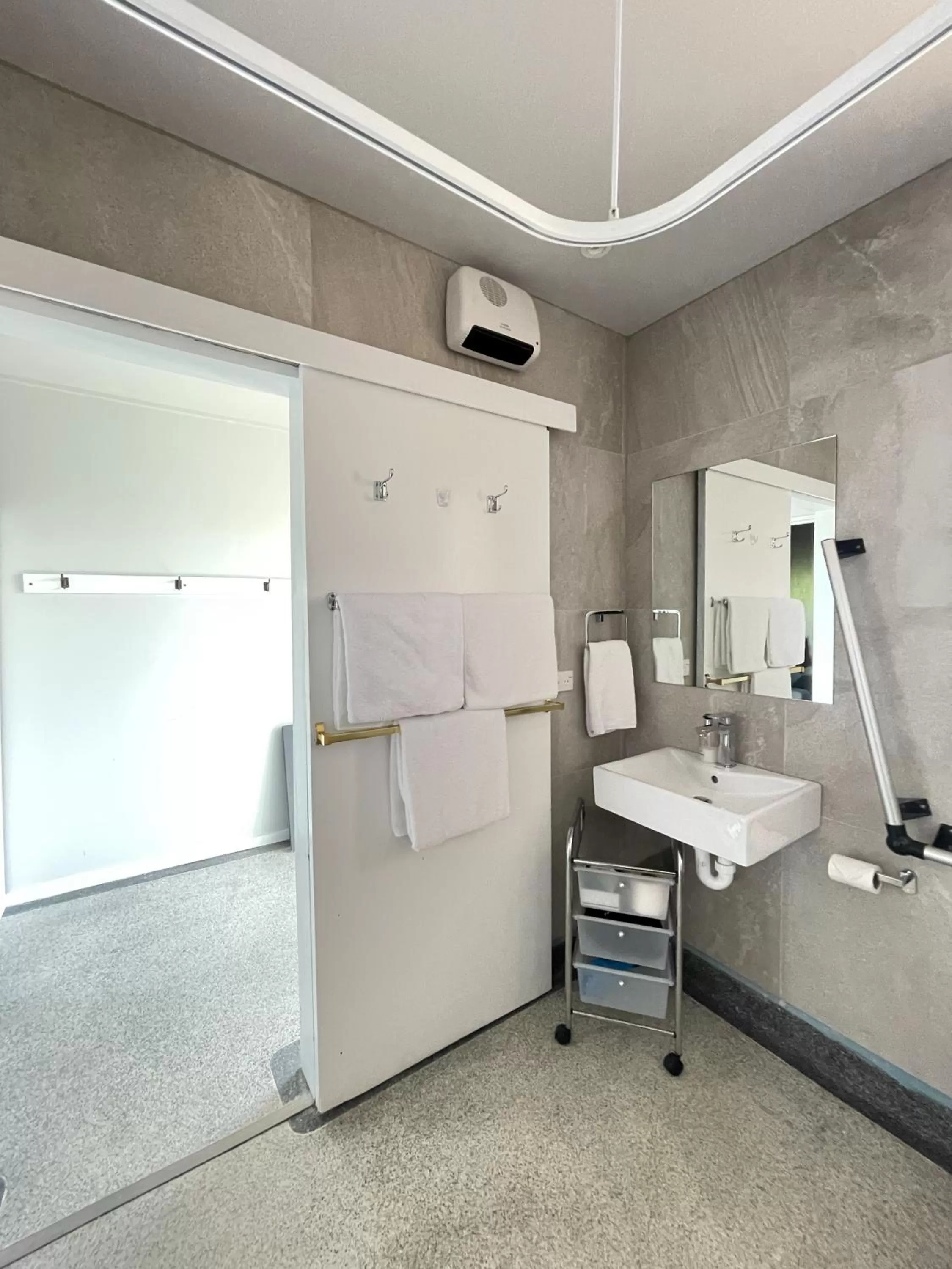 Bathroom in Burwood Motel