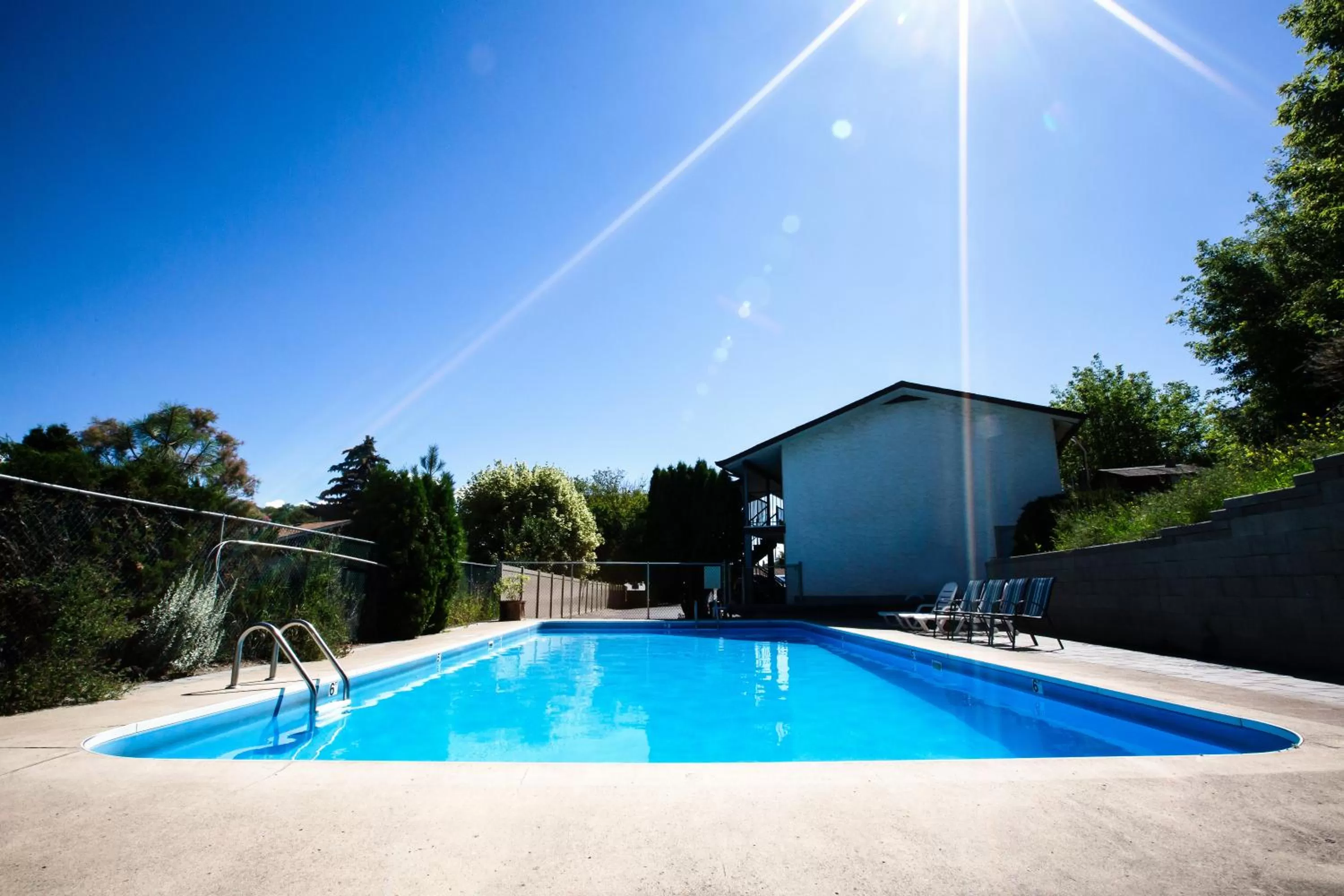 Swimming pool in Grandview Motel