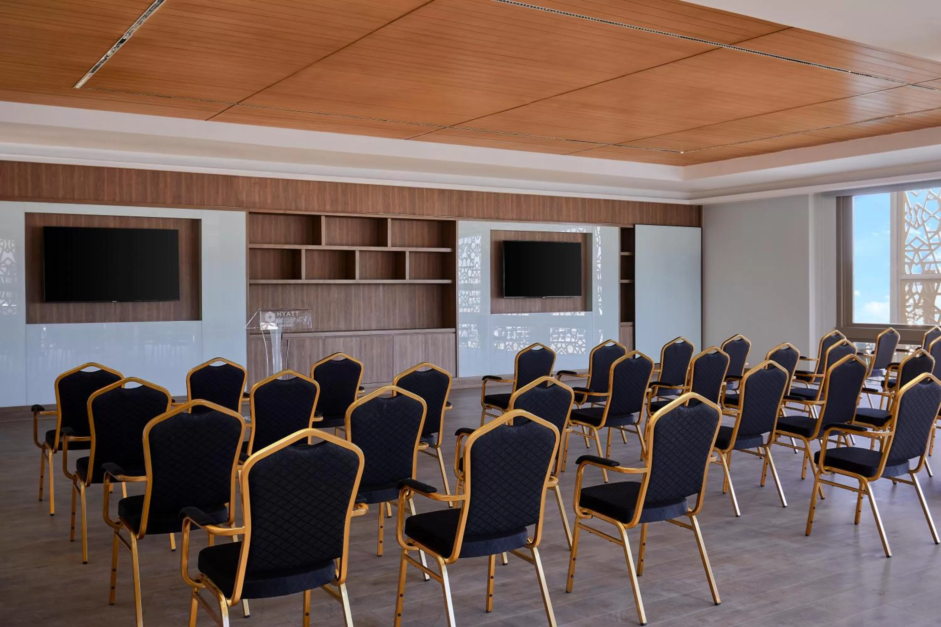 Business facilities in Hyatt Regency Cairo West