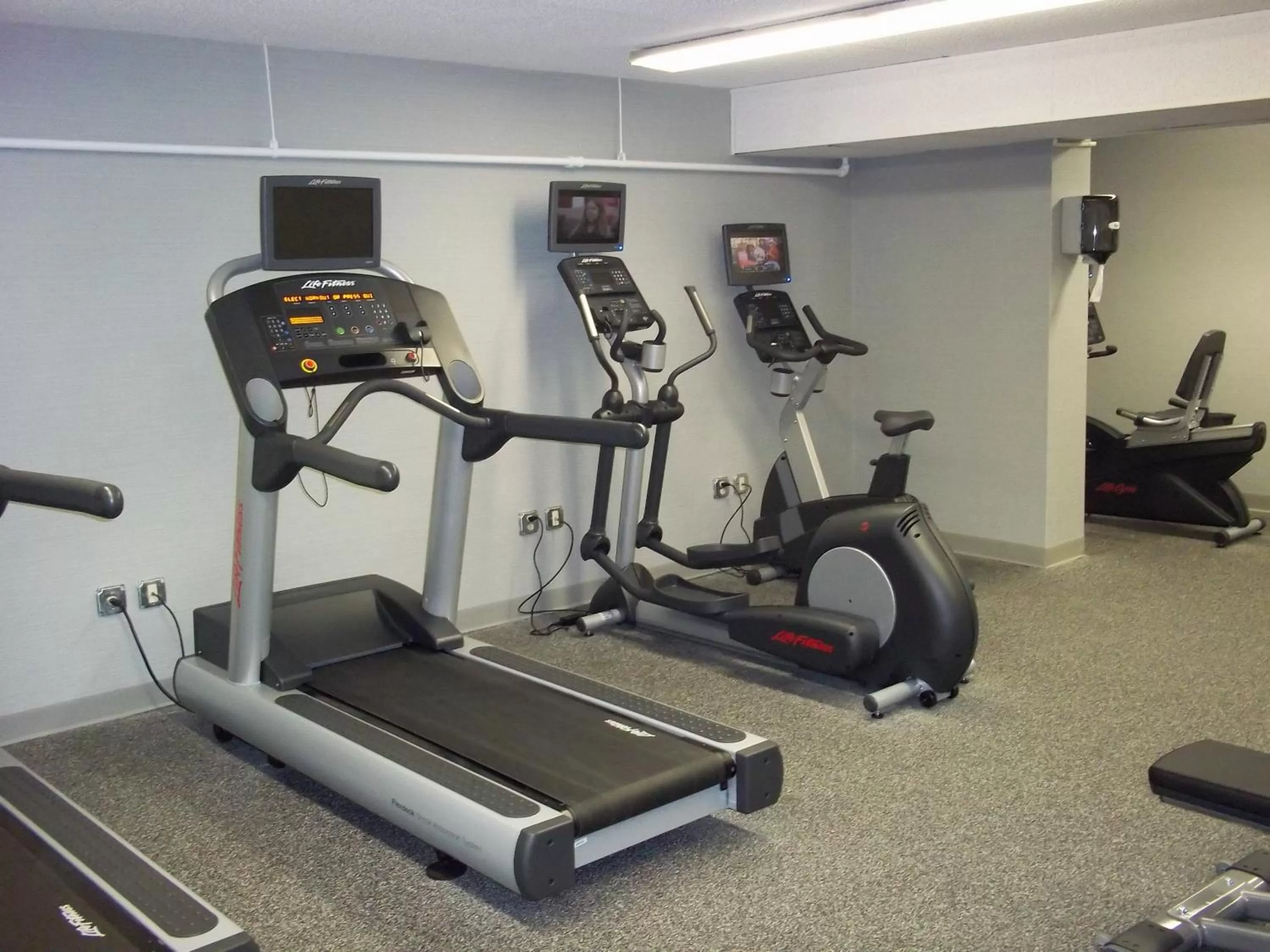 Fitness centre/facilities in enVision Hotel & Conference Center Mansfield-Foxboro