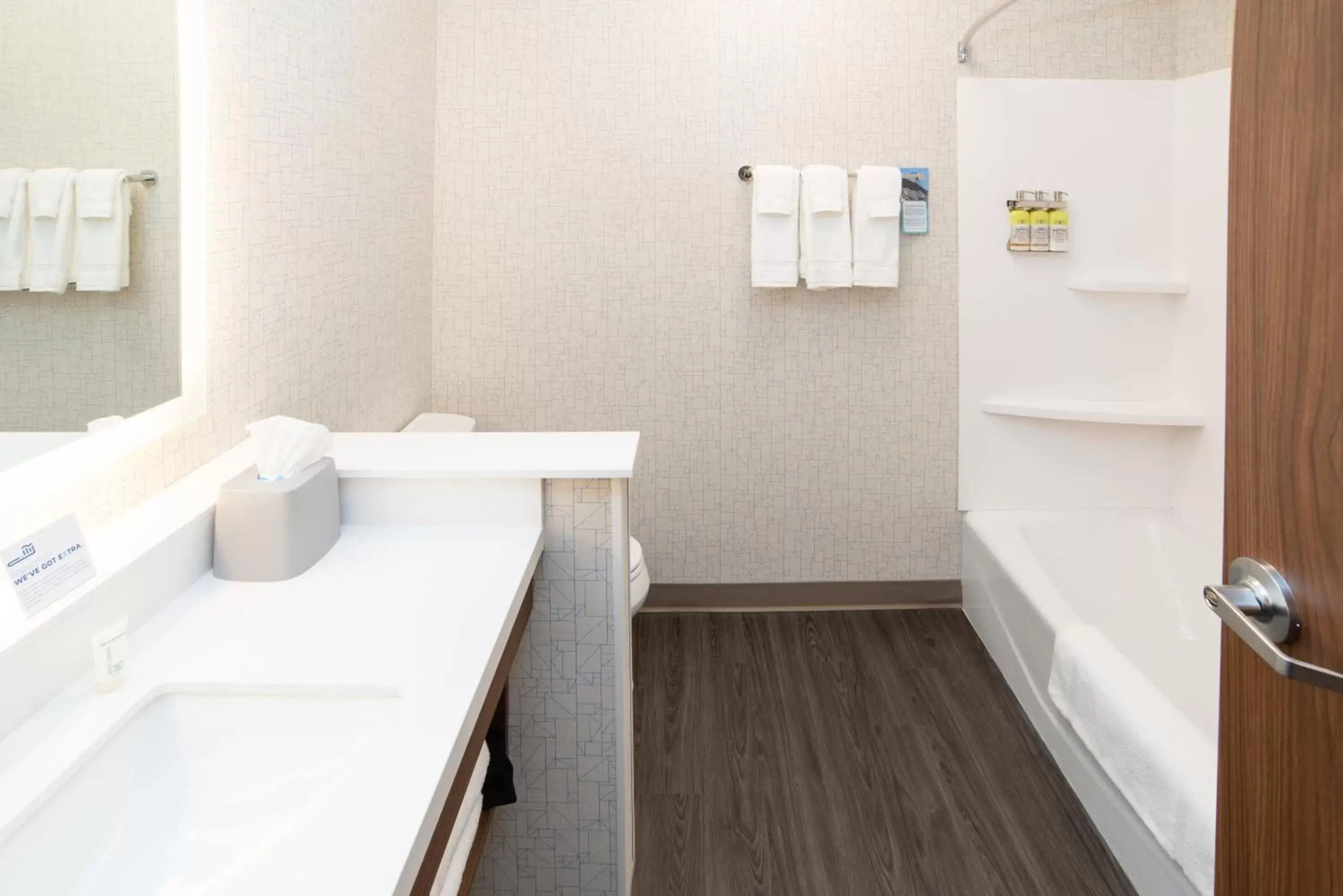 King Room with Two King Beds - Mobility Access Tub/Non-Smoking in Holiday Inn Express & Suites - North Battleford, an IHG Hotel King Room with Two King Beds - Mobility Access Tub/Non-Smoking in Holiday Inn Express & Suites - North Battleford, an IHG Hotel