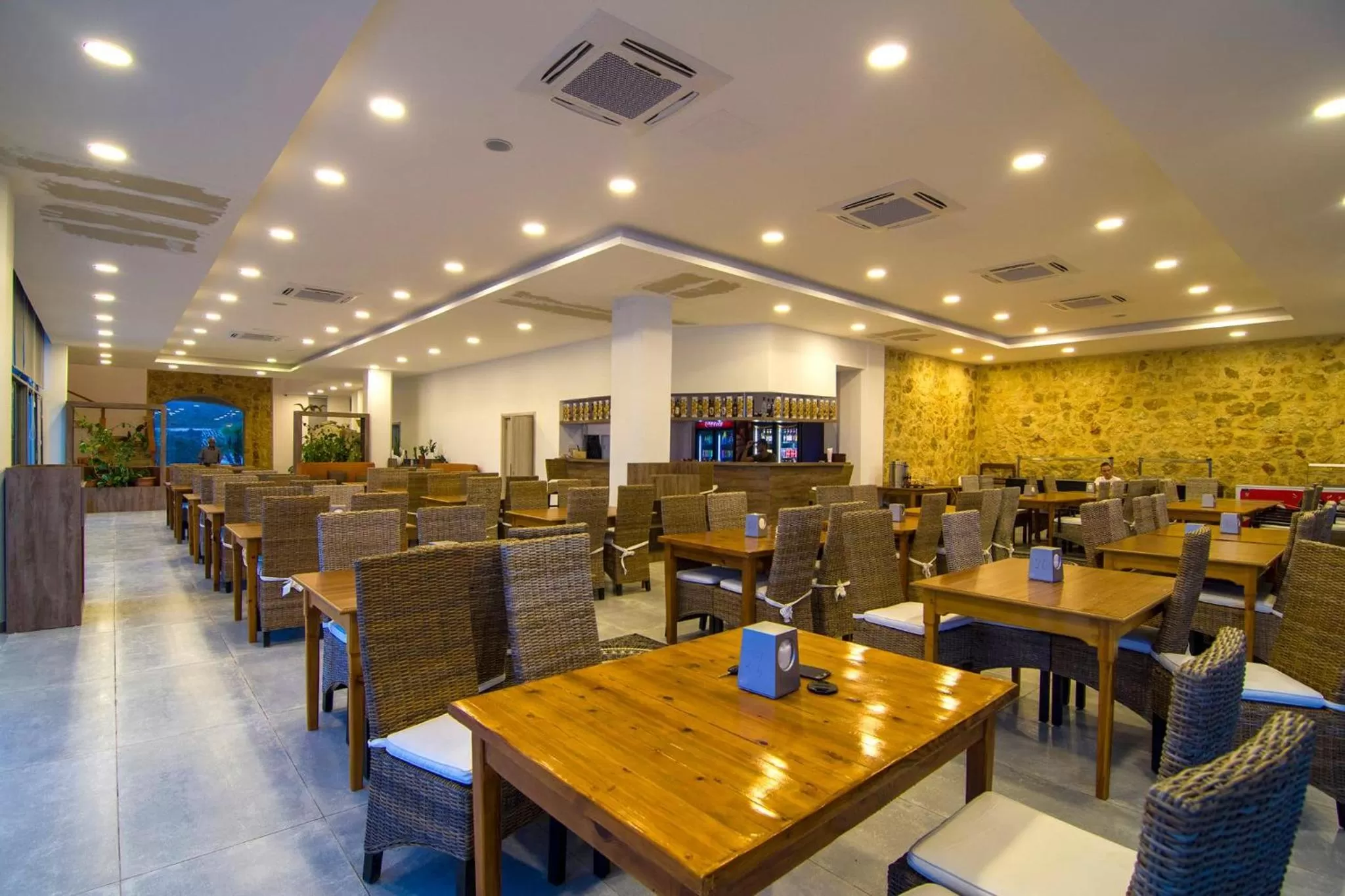 Restaurant/places to eat in BURHAN'S HOTEL