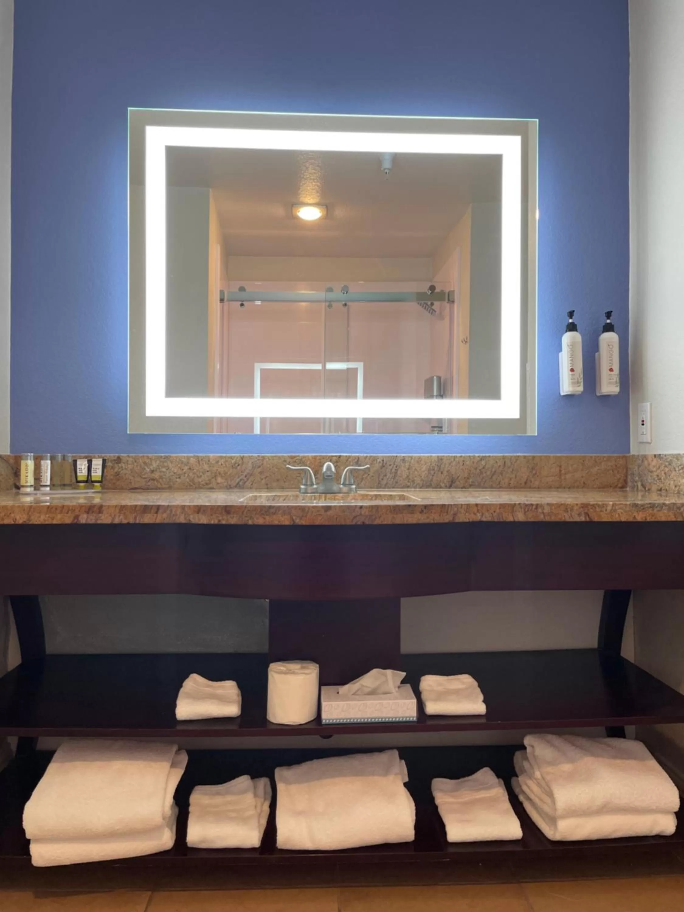 Bathroom in Hotel Solares