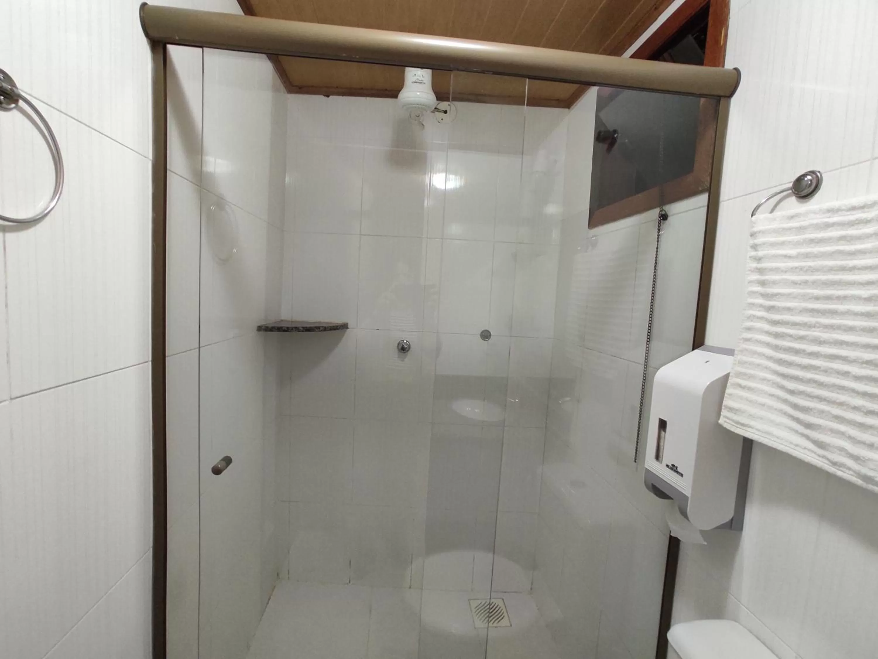 Bathroom in Hibiscos Pousada