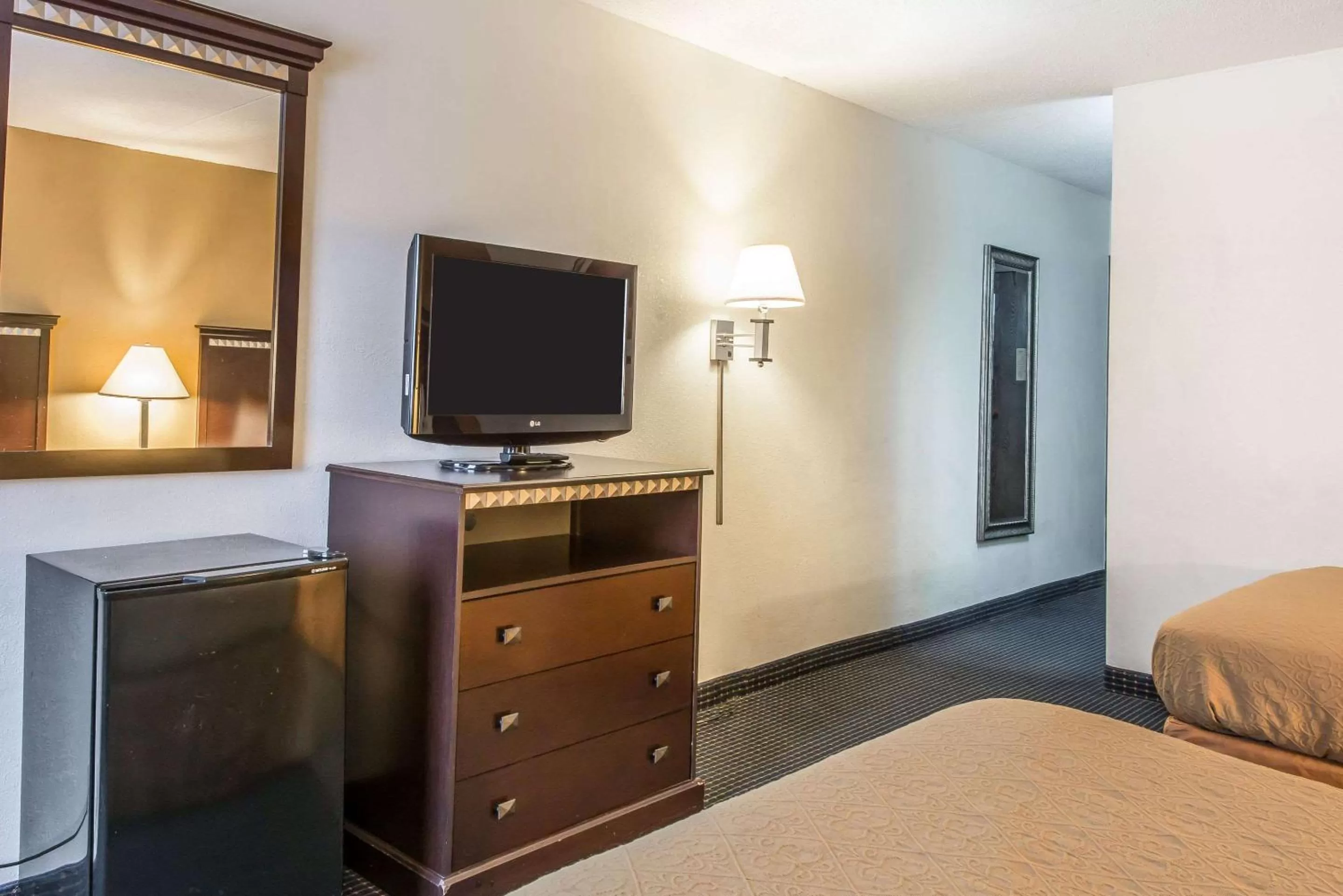 Photo of the whole room, Bed in Quality Inn Somerset