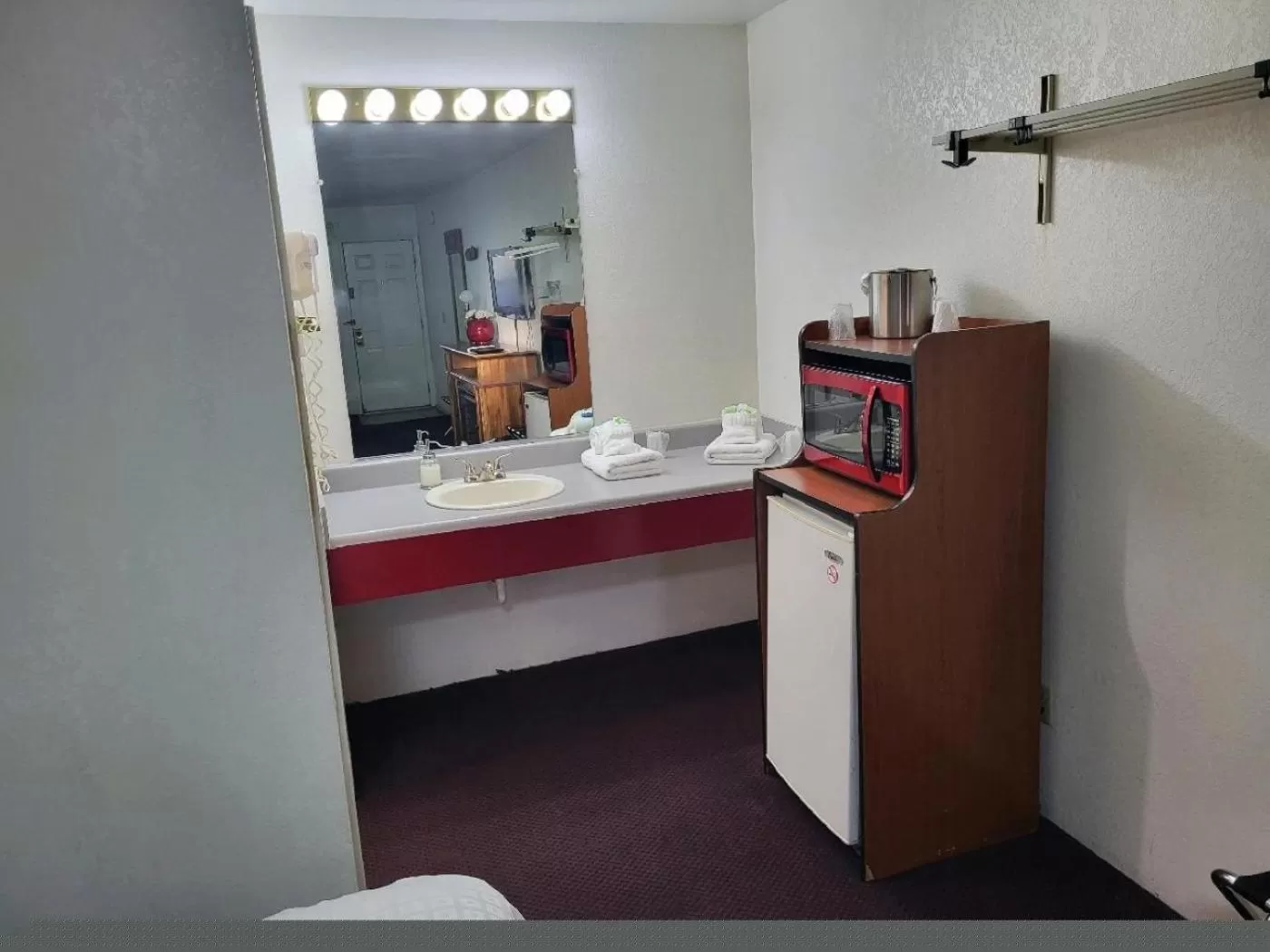 TV and multimedia, Bed in Rose's Motel