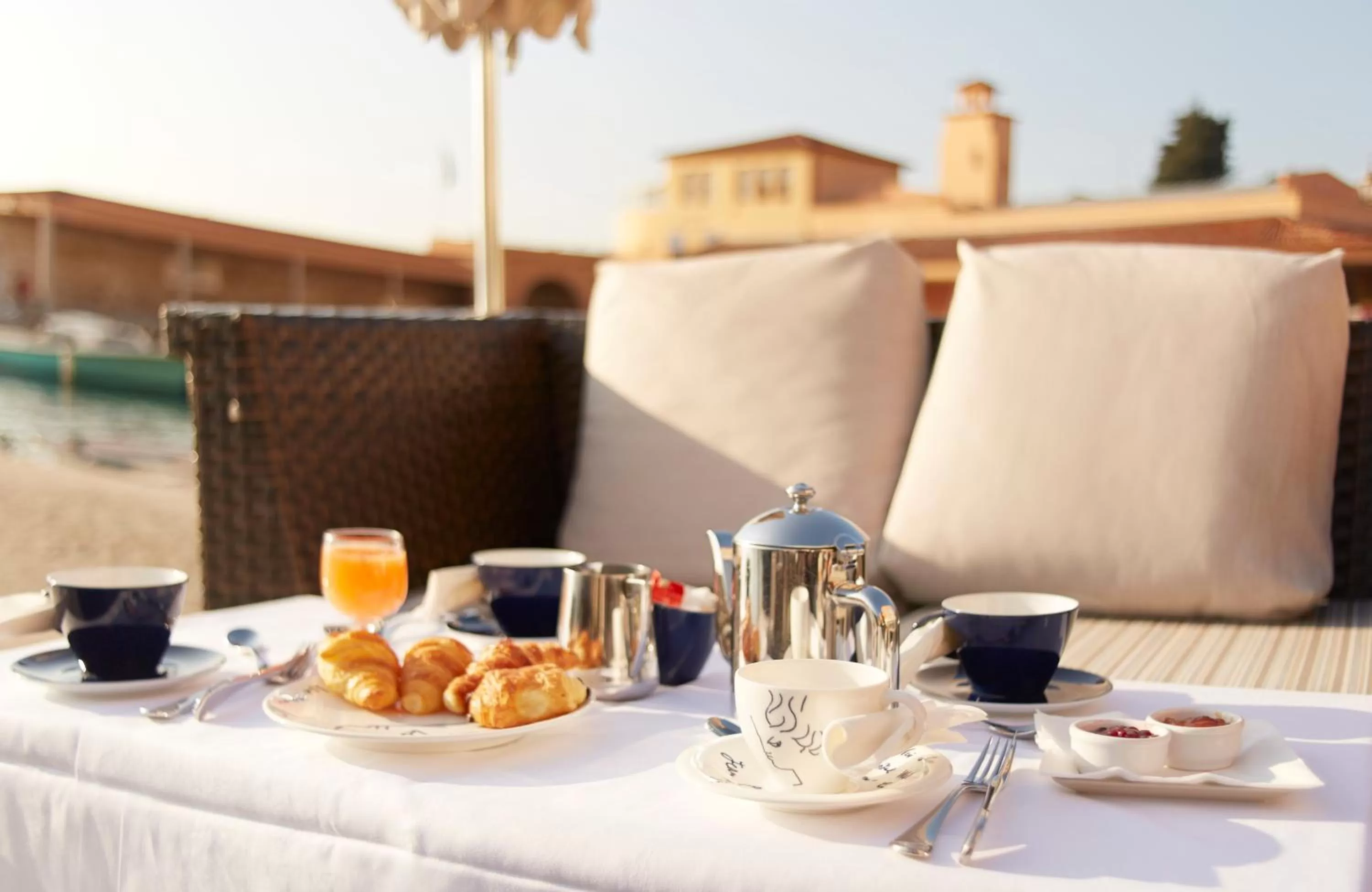 Restaurant/places to eat, Food in Welcome Hotel