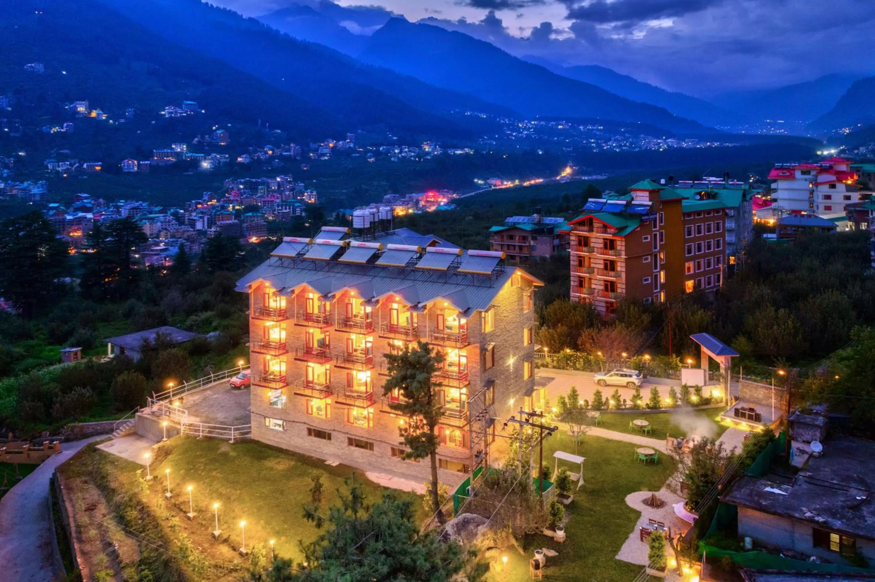 Property building in Snow City's Montana Blues Resort Manali - Heated & Air-Cooled Stay