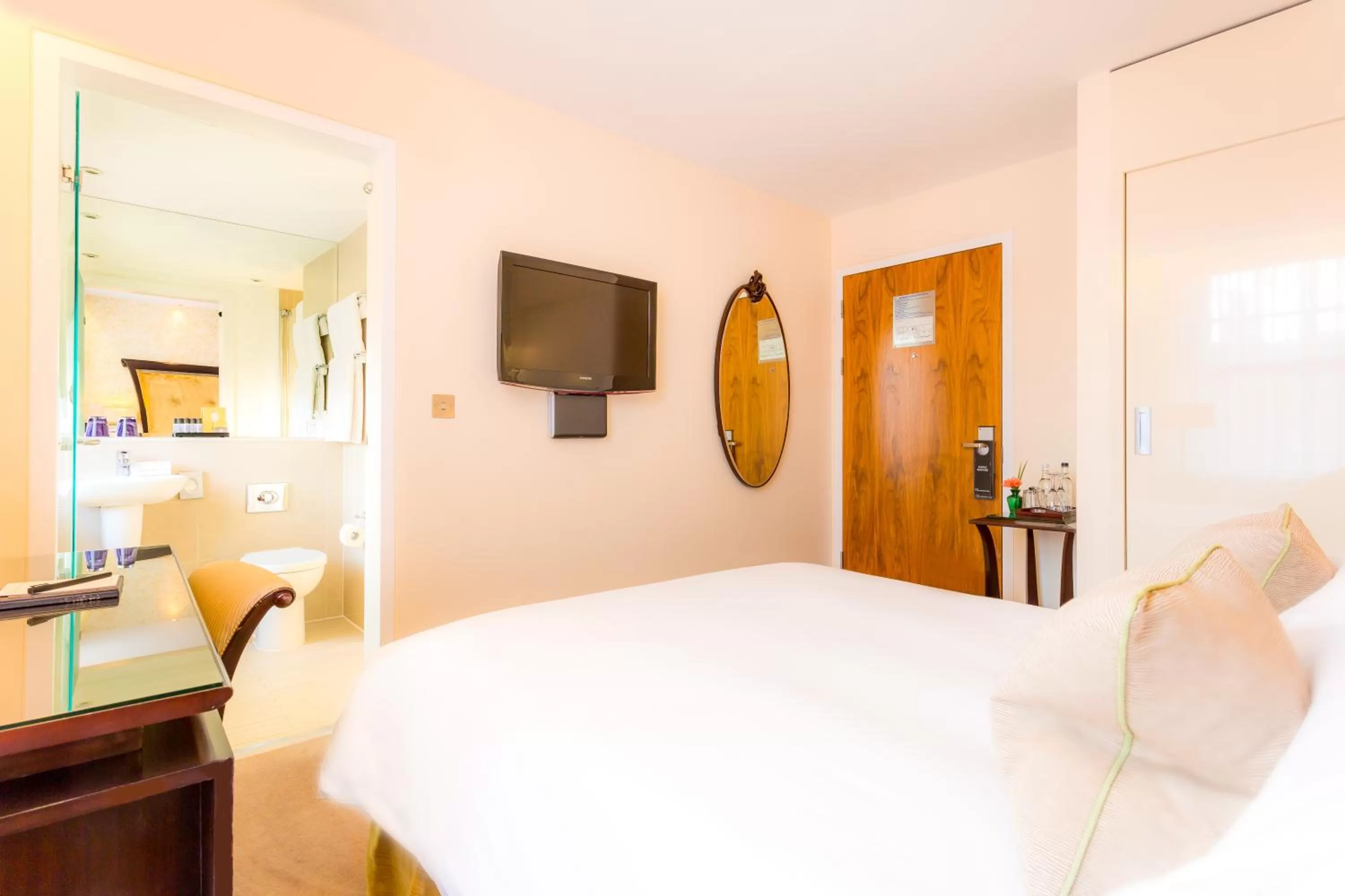 Bedroom, Bed in Ten Manchester Street Hotel